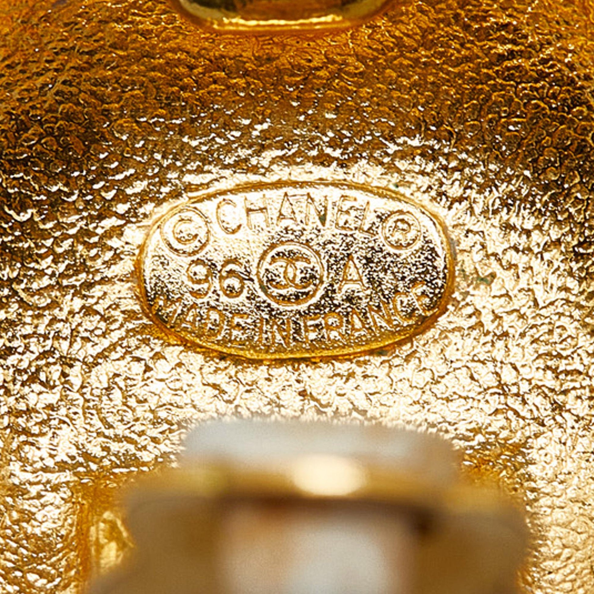 Chanel CC Clip On Earrings (SHG-AP7MaK)