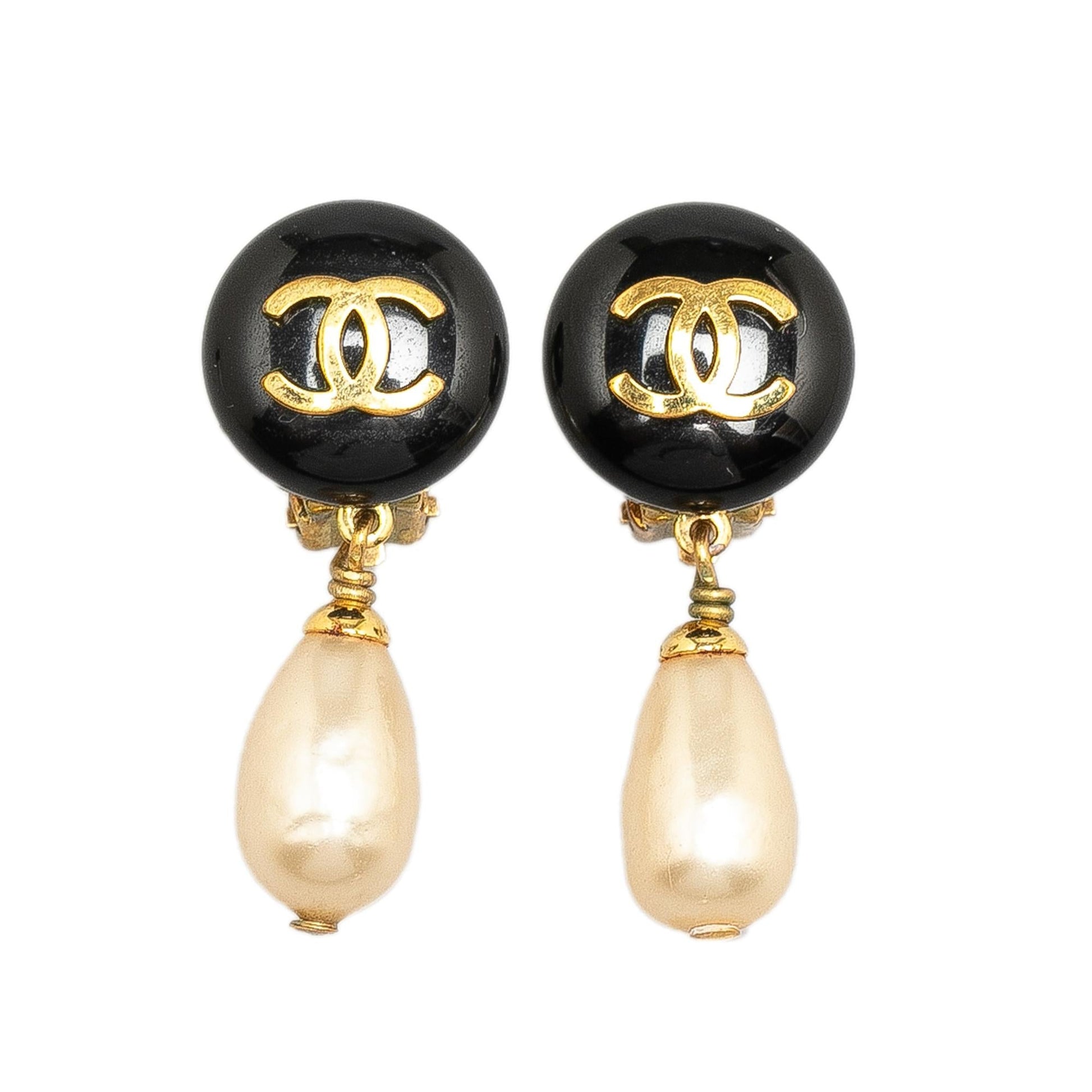 Chanel Cc Dangling Faux Pearl Clip On Earrings (Shg-Xvb7Y6)