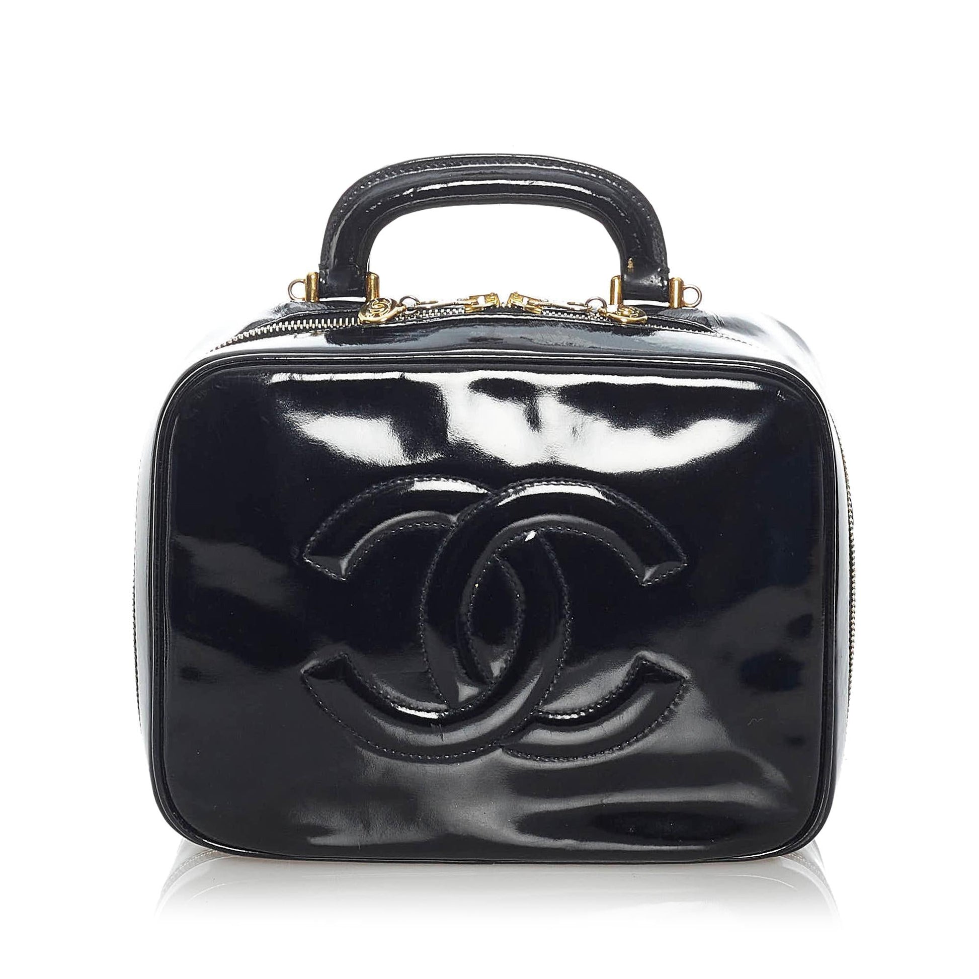 Chanel CC Patent Vanity SHG-iGWuvw Leather Handbag