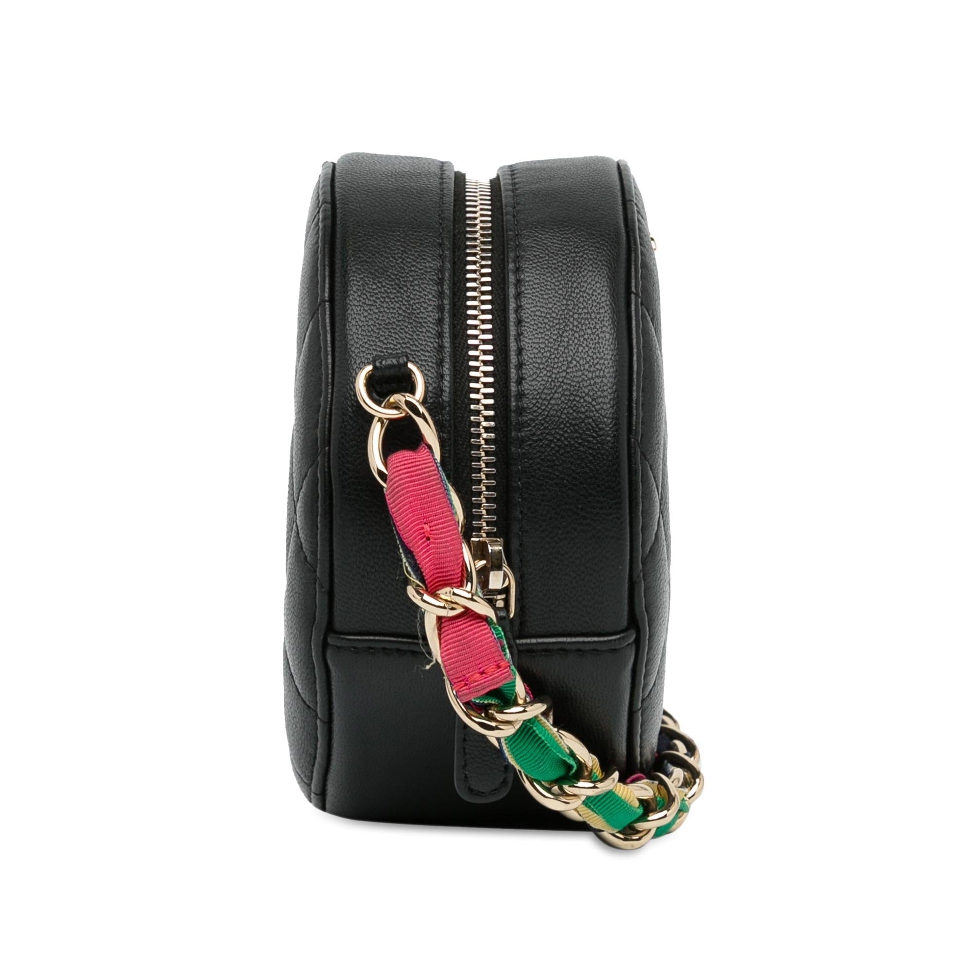 Chanel CC Quilted Lambskin Ribbon Round SHG-oOGi2u Clutch Bag