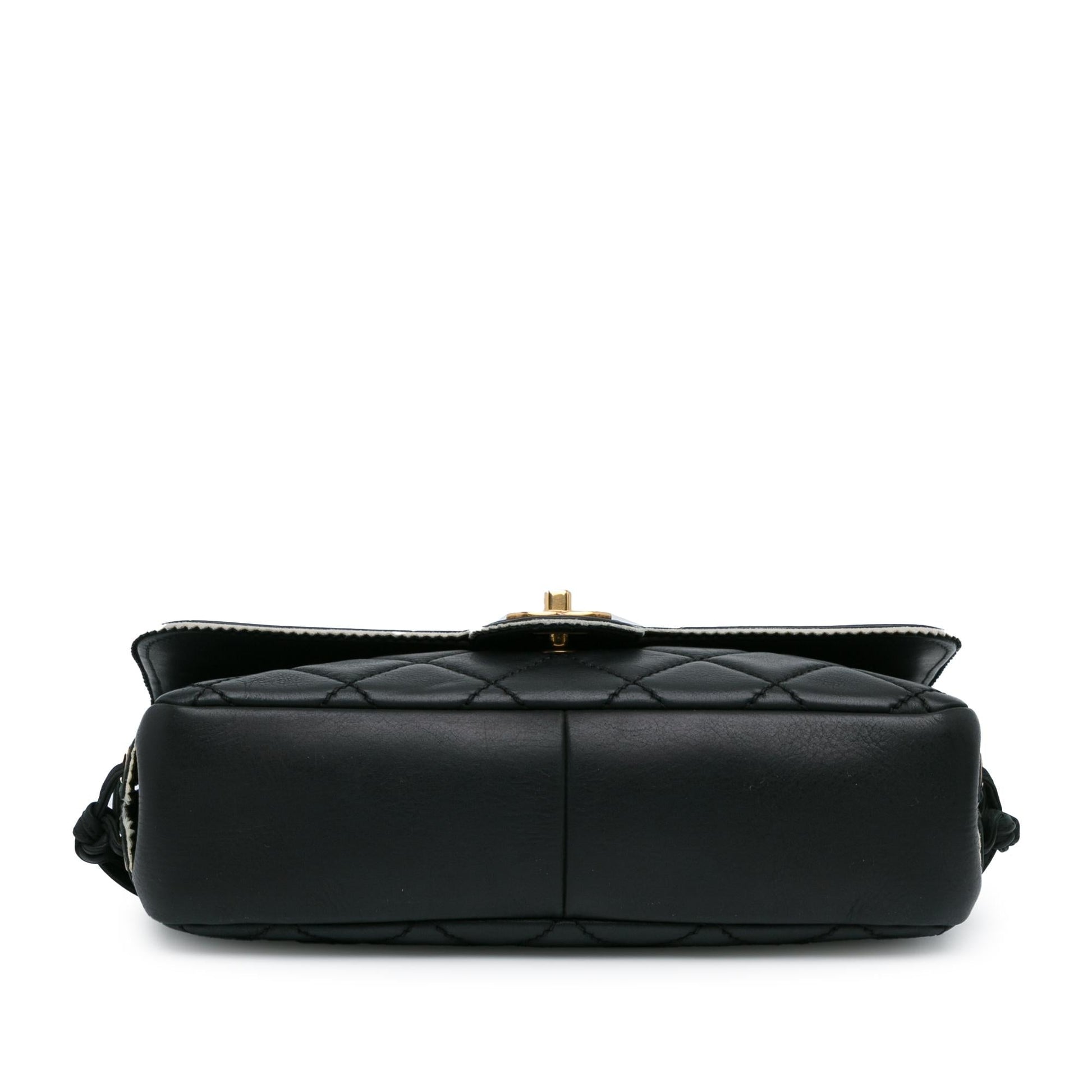 Chanel CC Quilted Lambskin Tassel and Border Embellished Flap Bag (SHG-anFwRO)