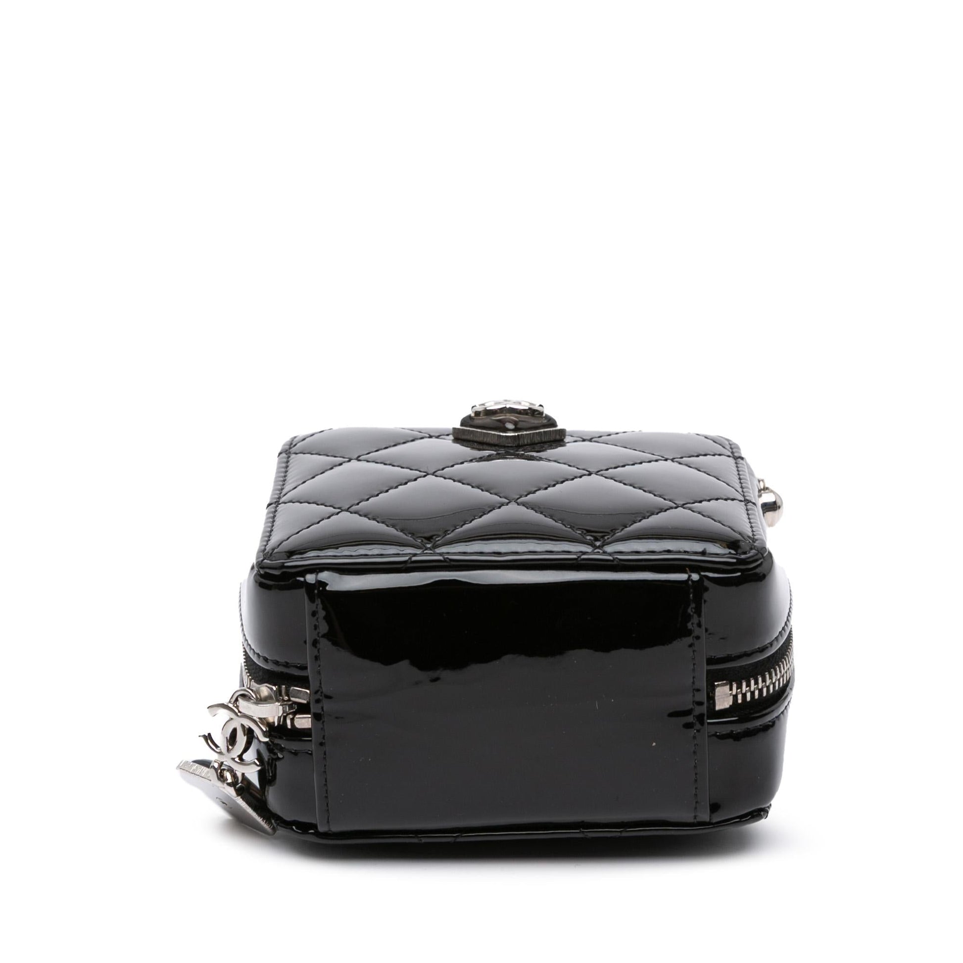 Chanel CC Quilted Patent Diamond Resin Clutch Bag Chain 3