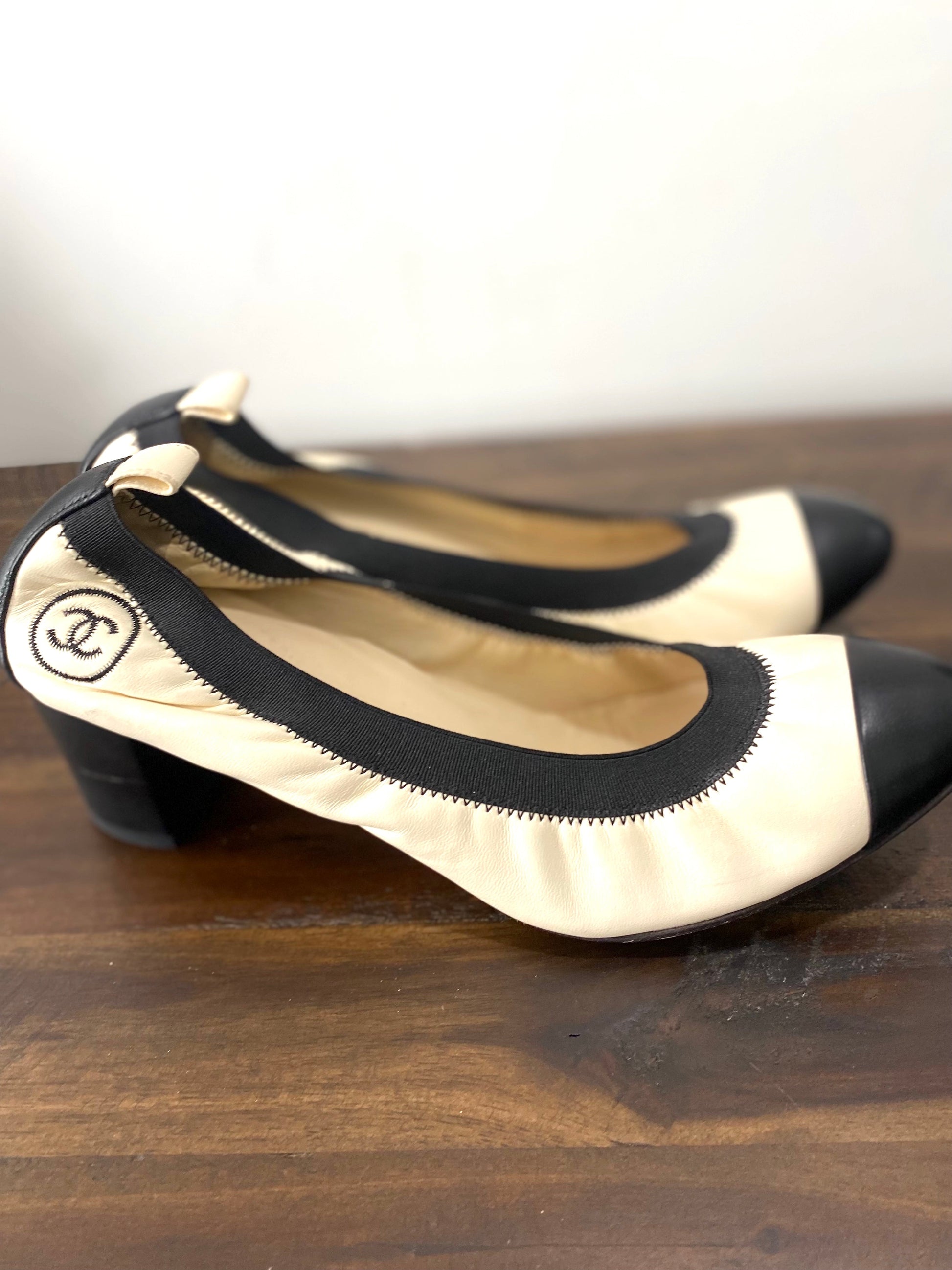 CHANEL CC STRETCH SPIRIT PUMPS