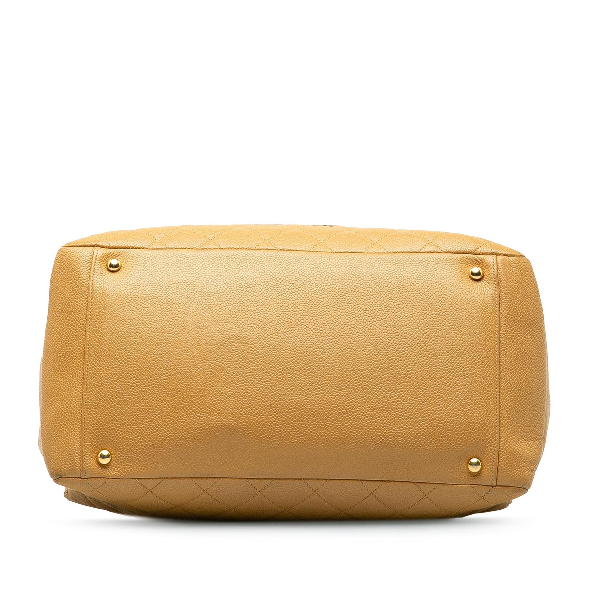 Chanel Caviar Grand Shopping Tote (SHG-ULSTyL)