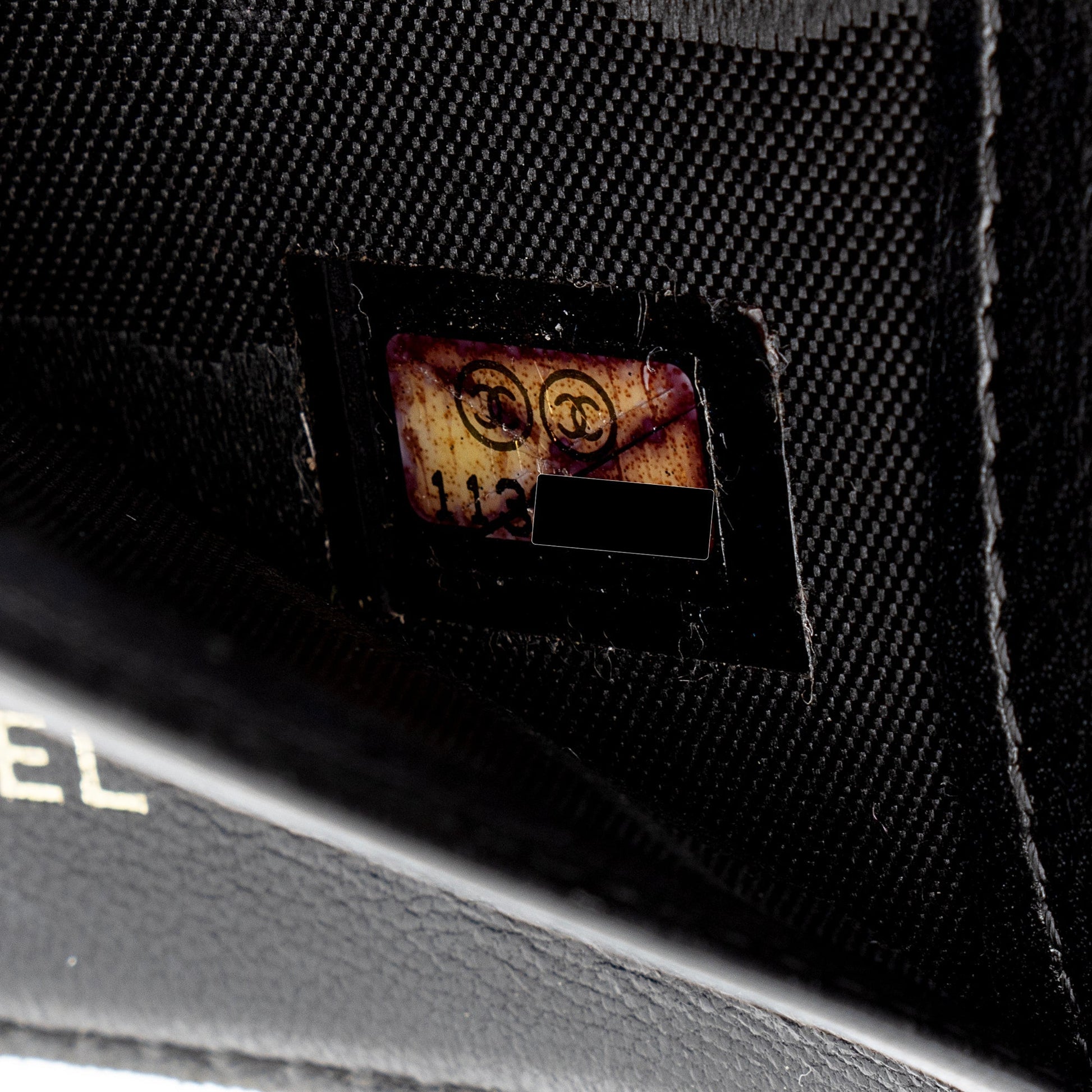 Chanel Caviar Leather Timeless CC Yen Wallet (SHF-ghvmN3)