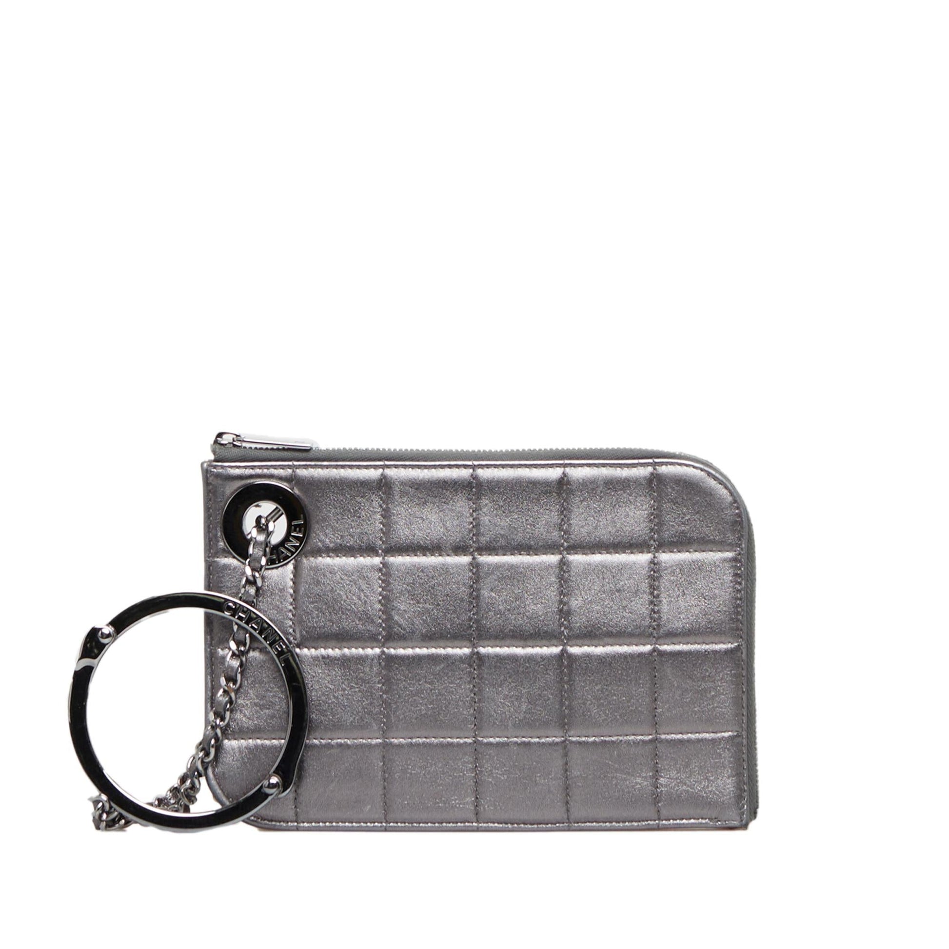 Chanel Chocolate Bar Handcuff Wristlet SHG-7tFi3h Handbag