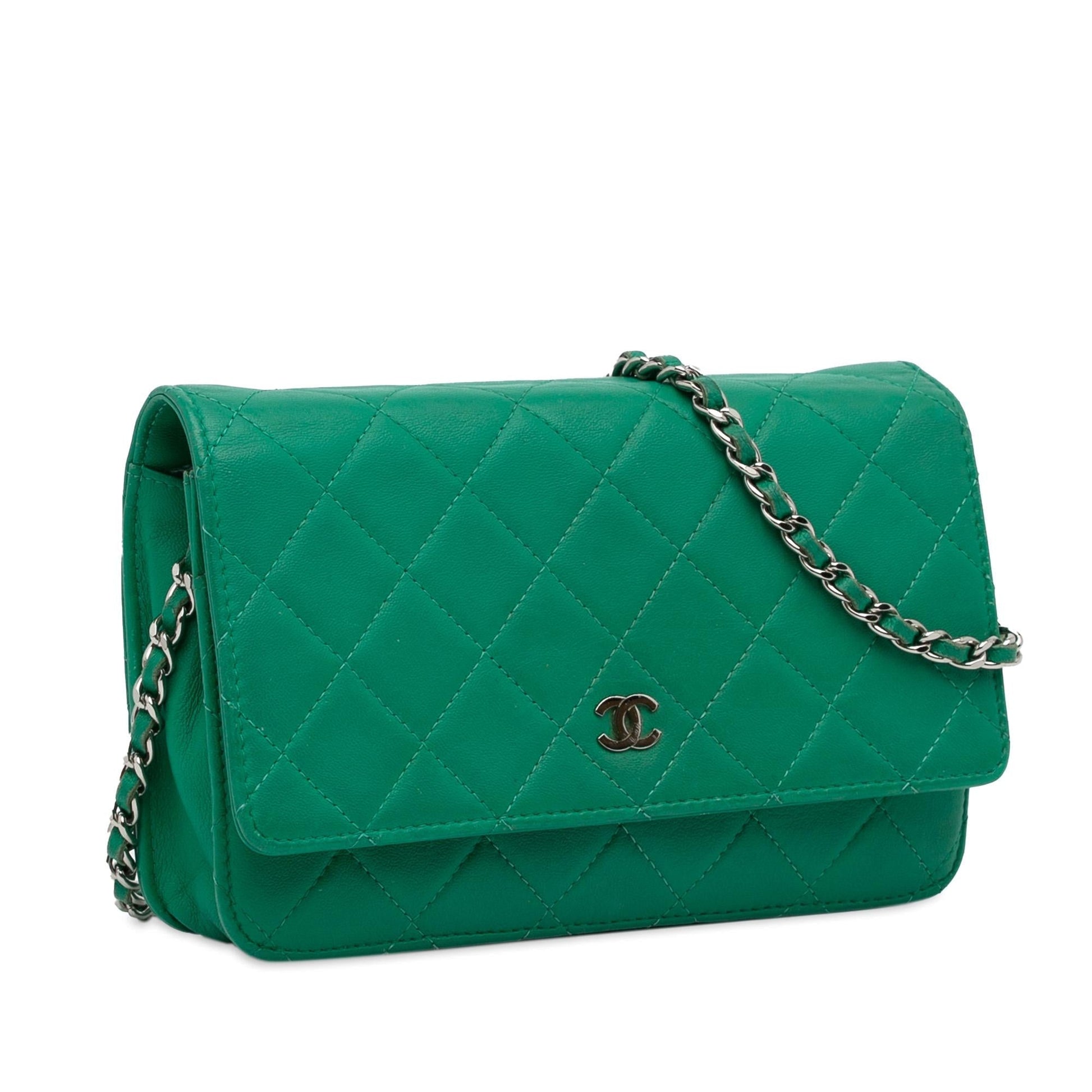 Chanel Classic Lambskin on SHG-KwjkVE Wallet Case