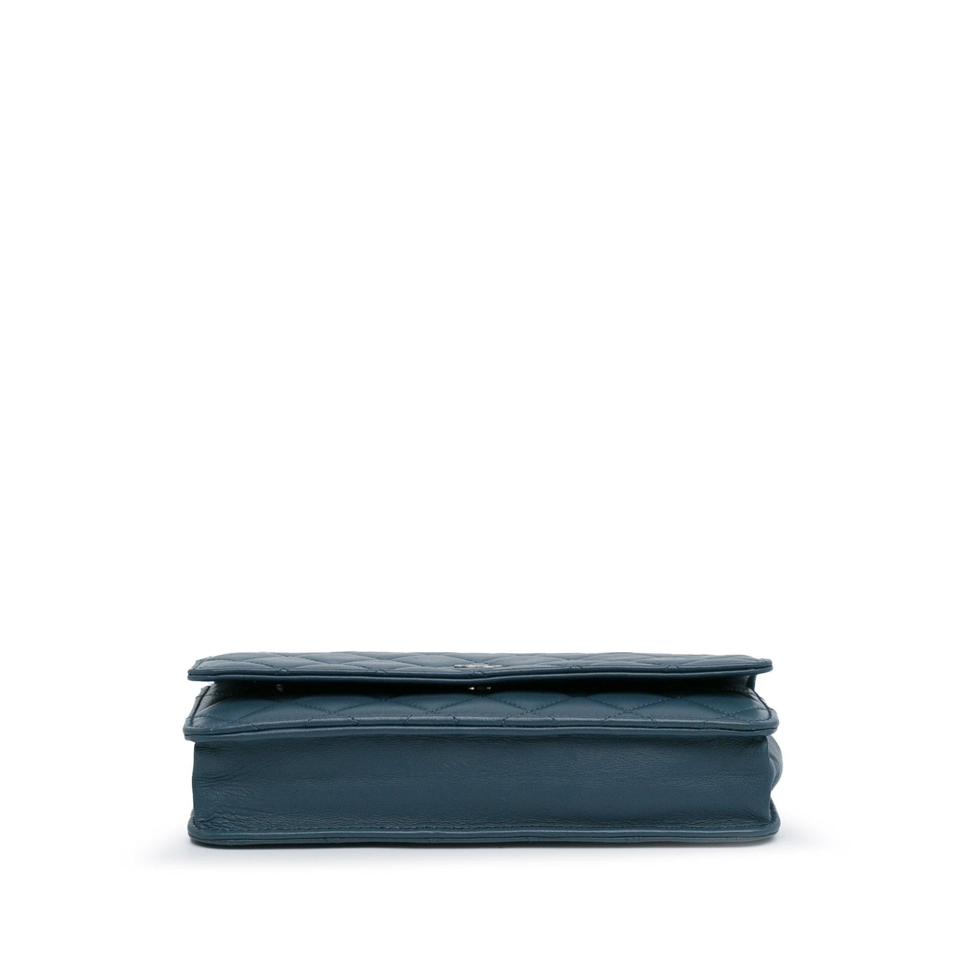 Chanel Classic Lambskin on SHG-fxeulc Wallet Case