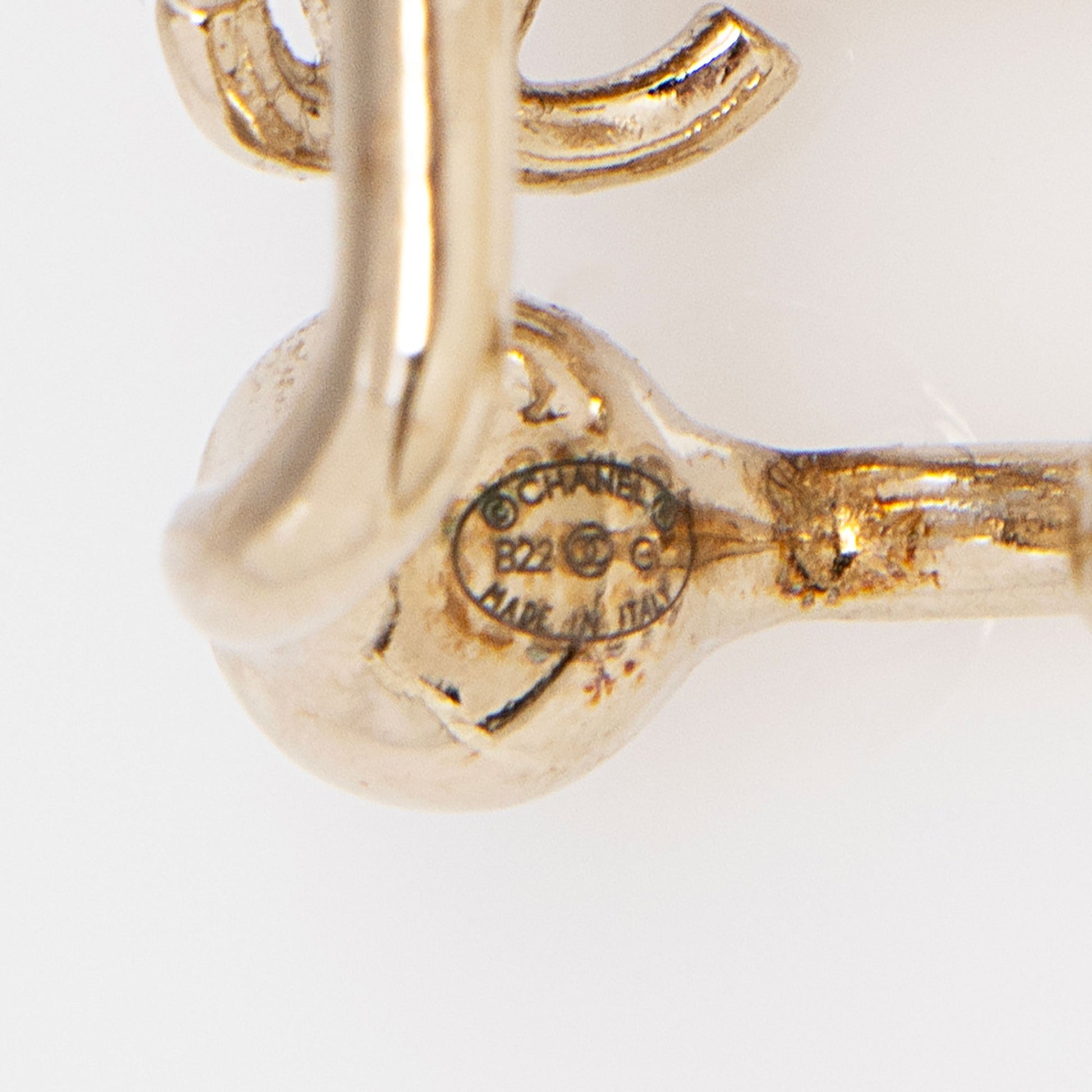 Chanel Crystal Pearl CC Ear Cuff SHF-vceruU Handbag