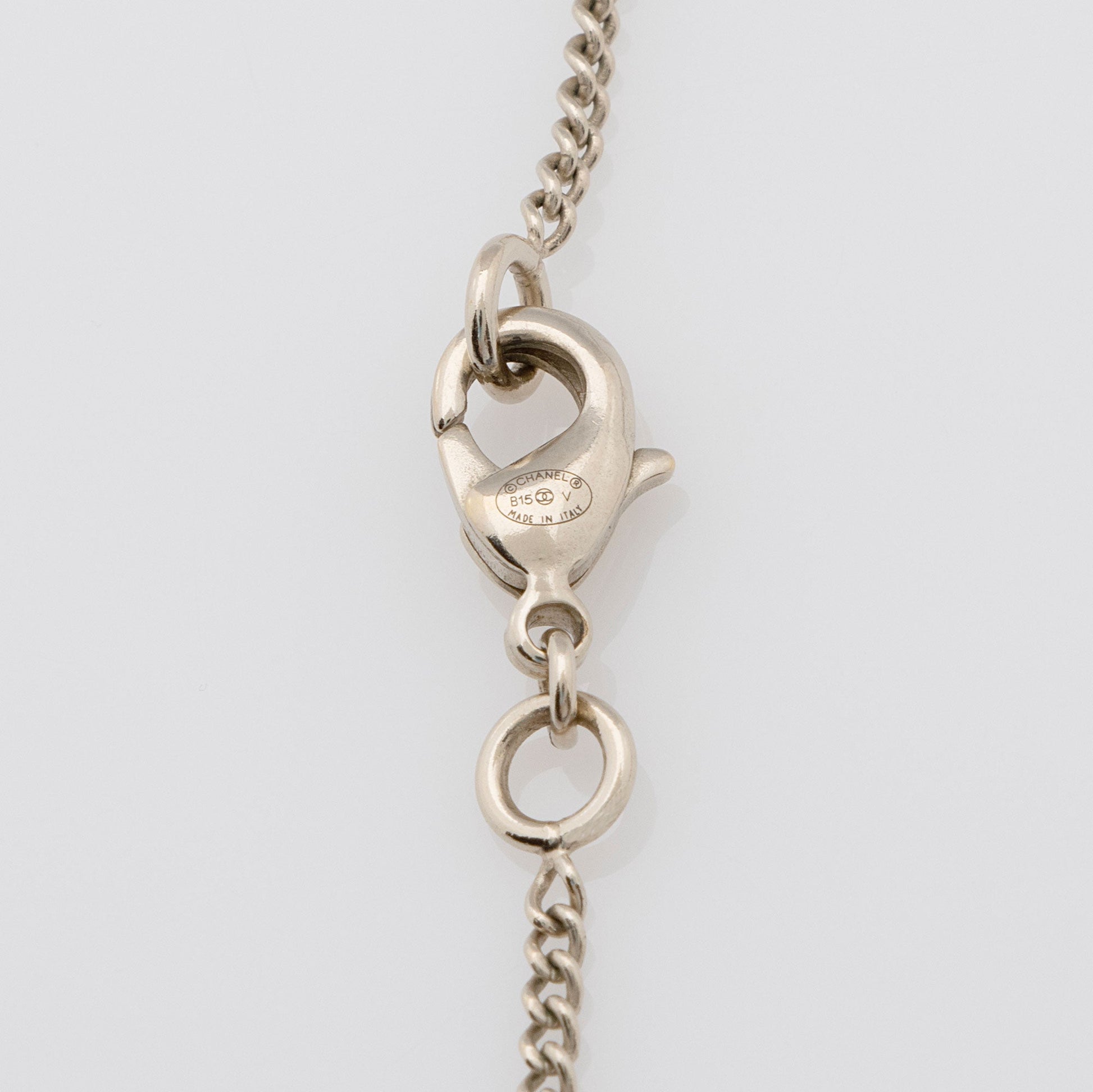 Chanel Crystal Pearl CC Necklace (SHF-RxHf2H)
