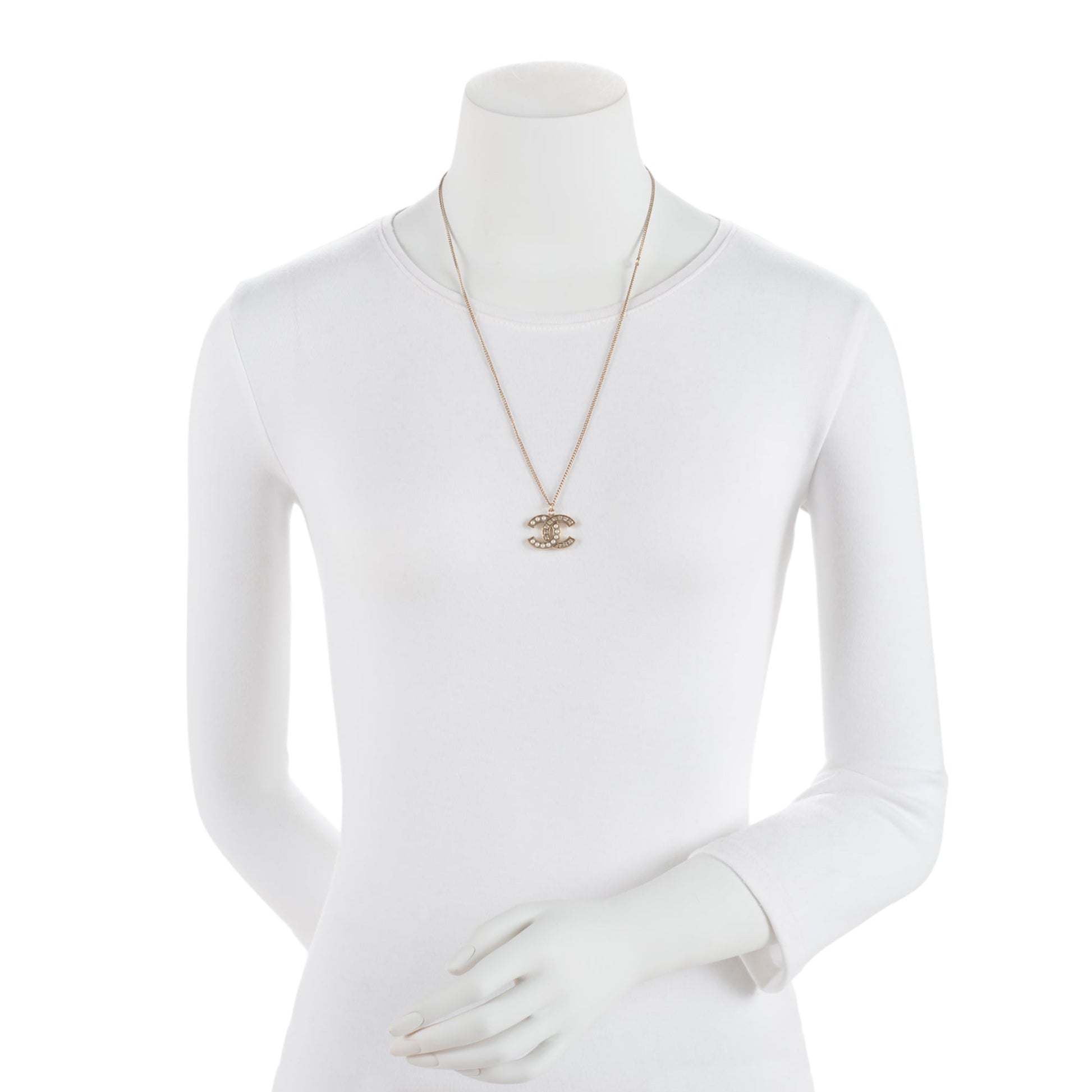 Chanel Crystal Pearl CC Necklace (SHF-RxHf2H)