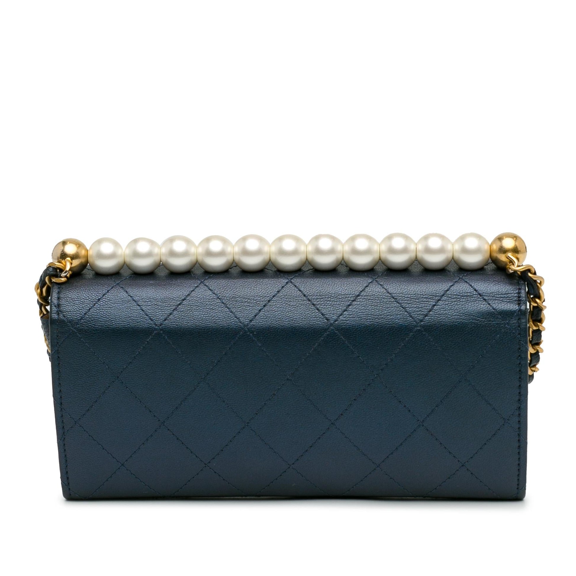 Chanel Goatskin Chic Pearls Clutch With Chain (SHG-gHnbwe)