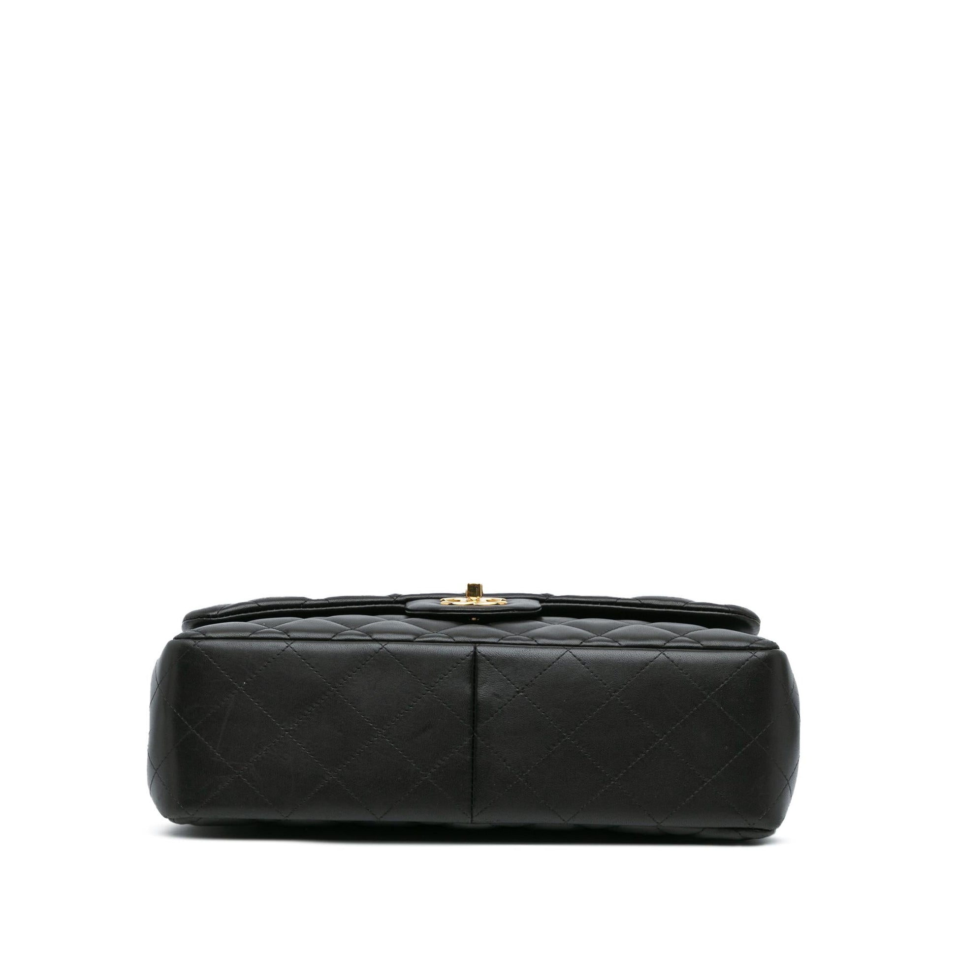 Chanel Jumbo Classic Lambskin Double Flap Handbag Shg Dzdhmv