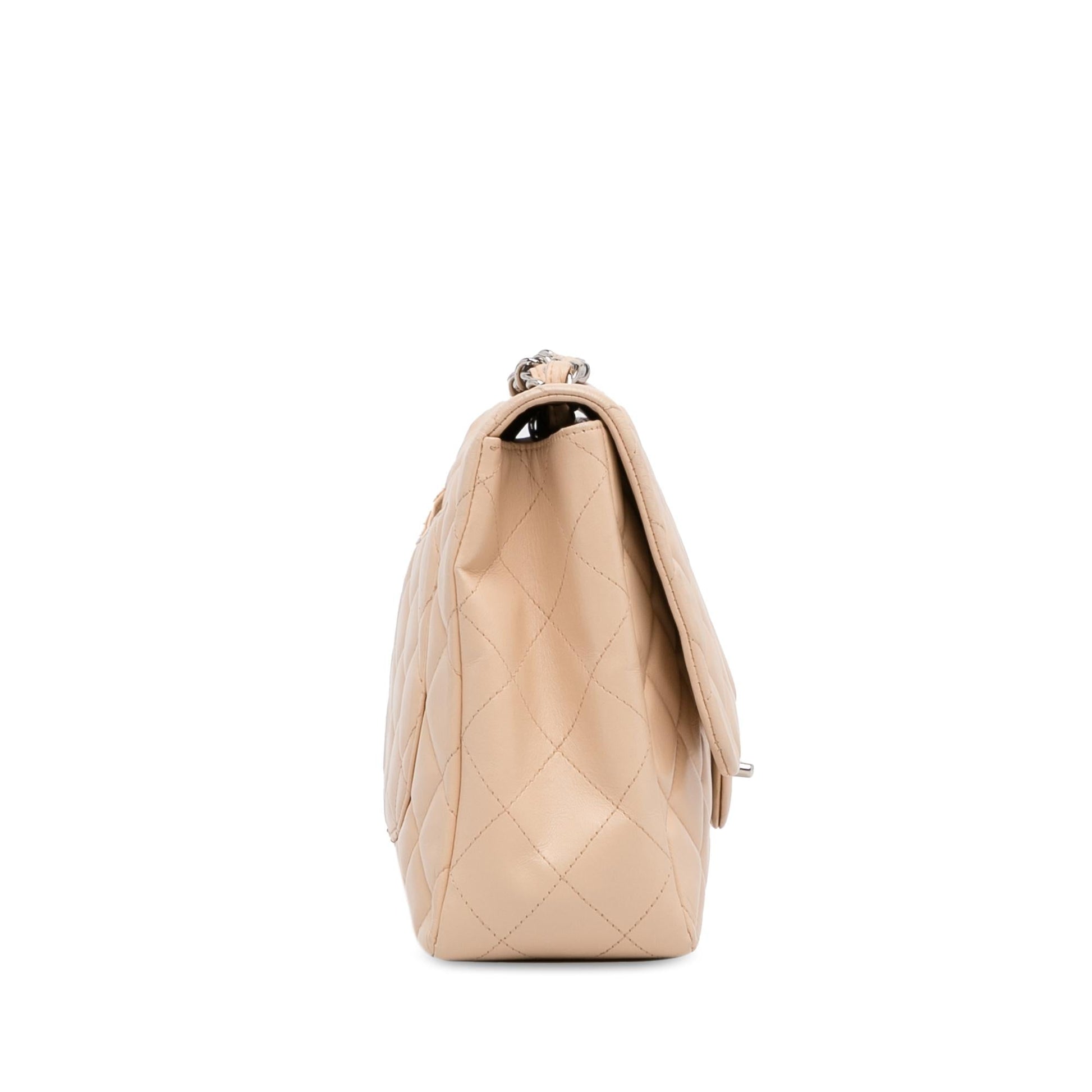 Chanel Jumbo Classic Lambskin Single Flap (Shg-Gkwzlm) Bag