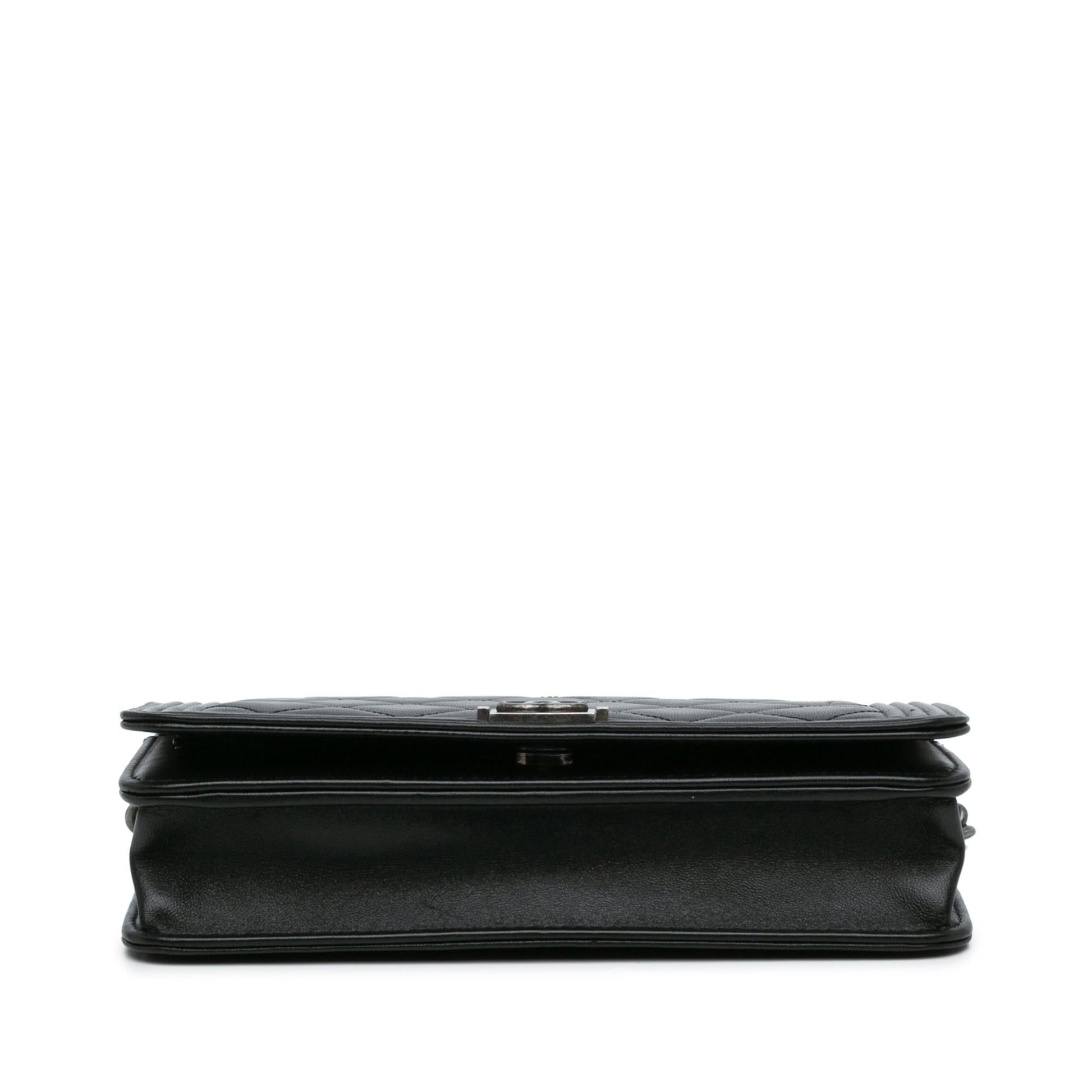 Chanel Lambskin Boy On Wallet Case Shg 6Ly5Ku