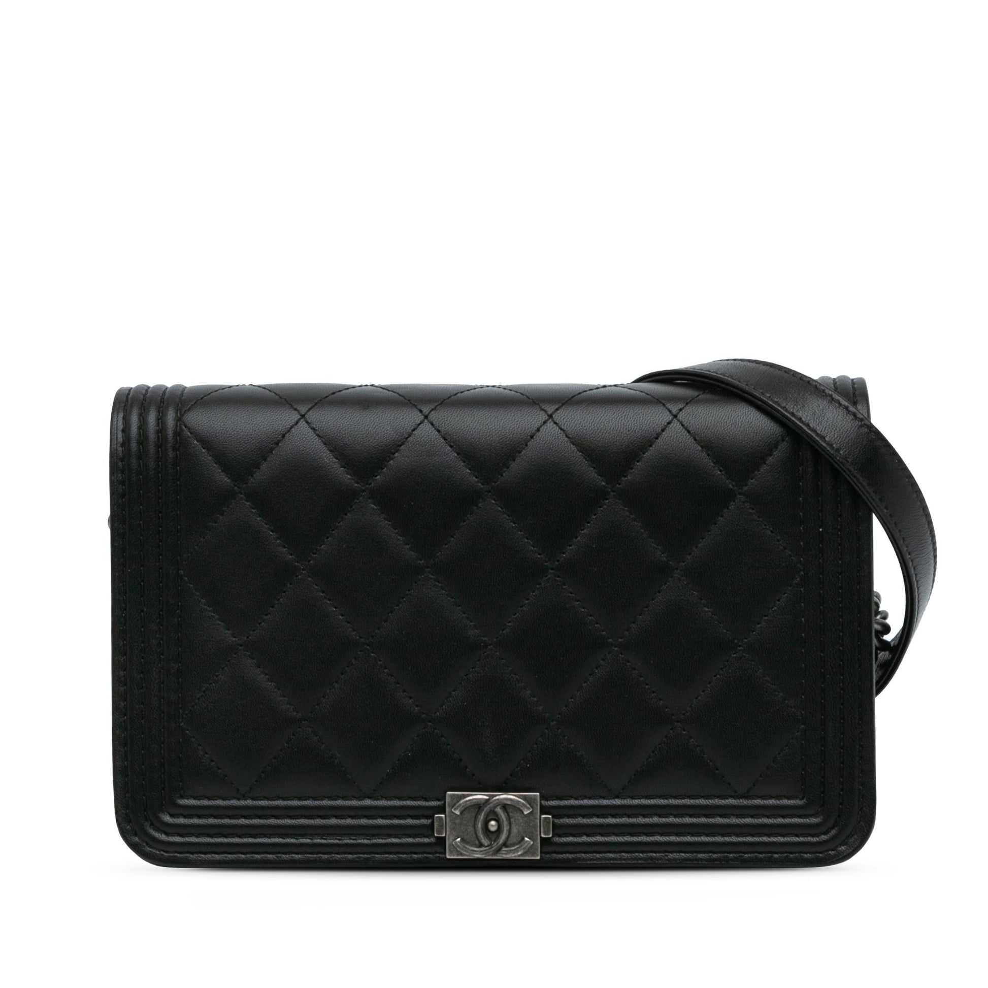Chanel Lambskin Boy On Wallet Case Shg 6Ly5Ku