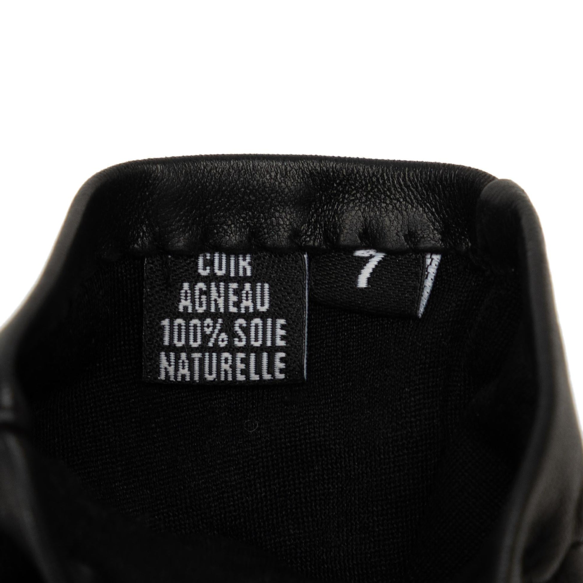 Chanel Lambskin CC Chain Link Gloves (SHG-jpfARh)