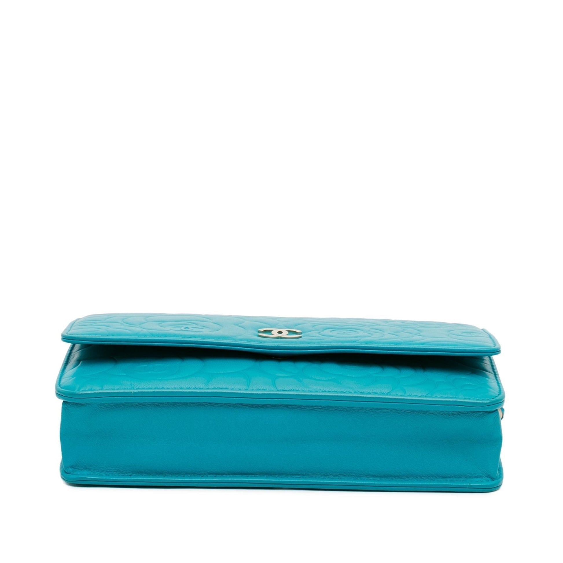 Chanel Lambskin Camellia Embossed Wallet On Chain (SHG-mlSvTa)