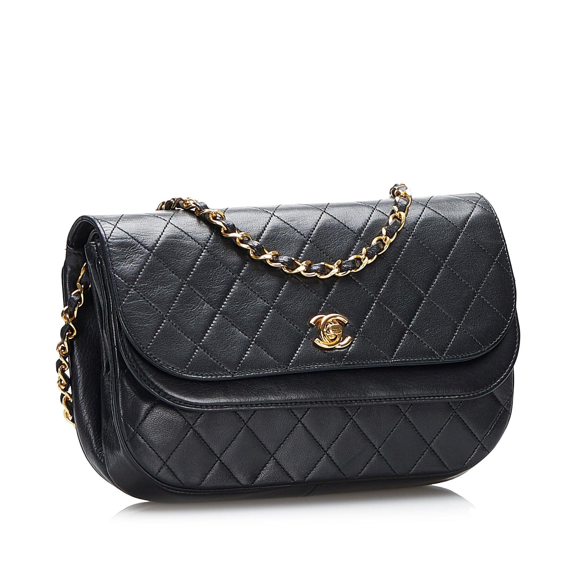 Chanel Matelasse Half Moon Flap SHG-2zbsTu Shoulder Bag