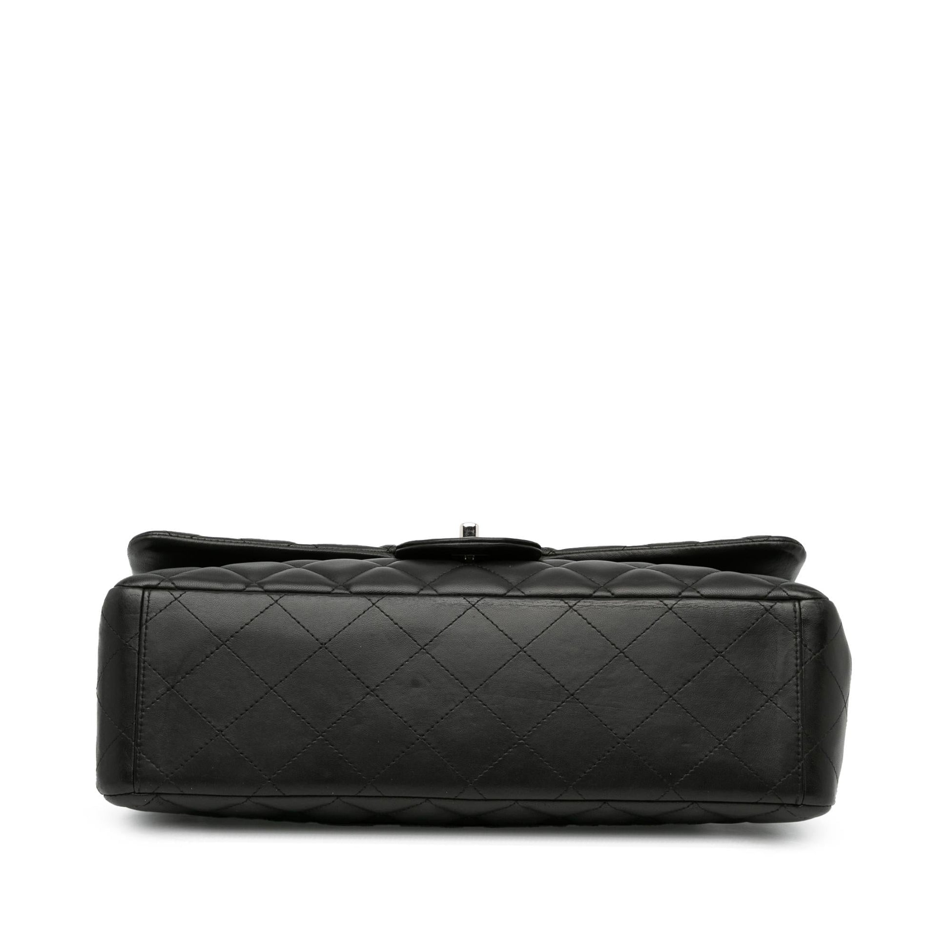 Chanel Maxi Classic Lambskin Double Flap SHG-5E7enw Handbag
