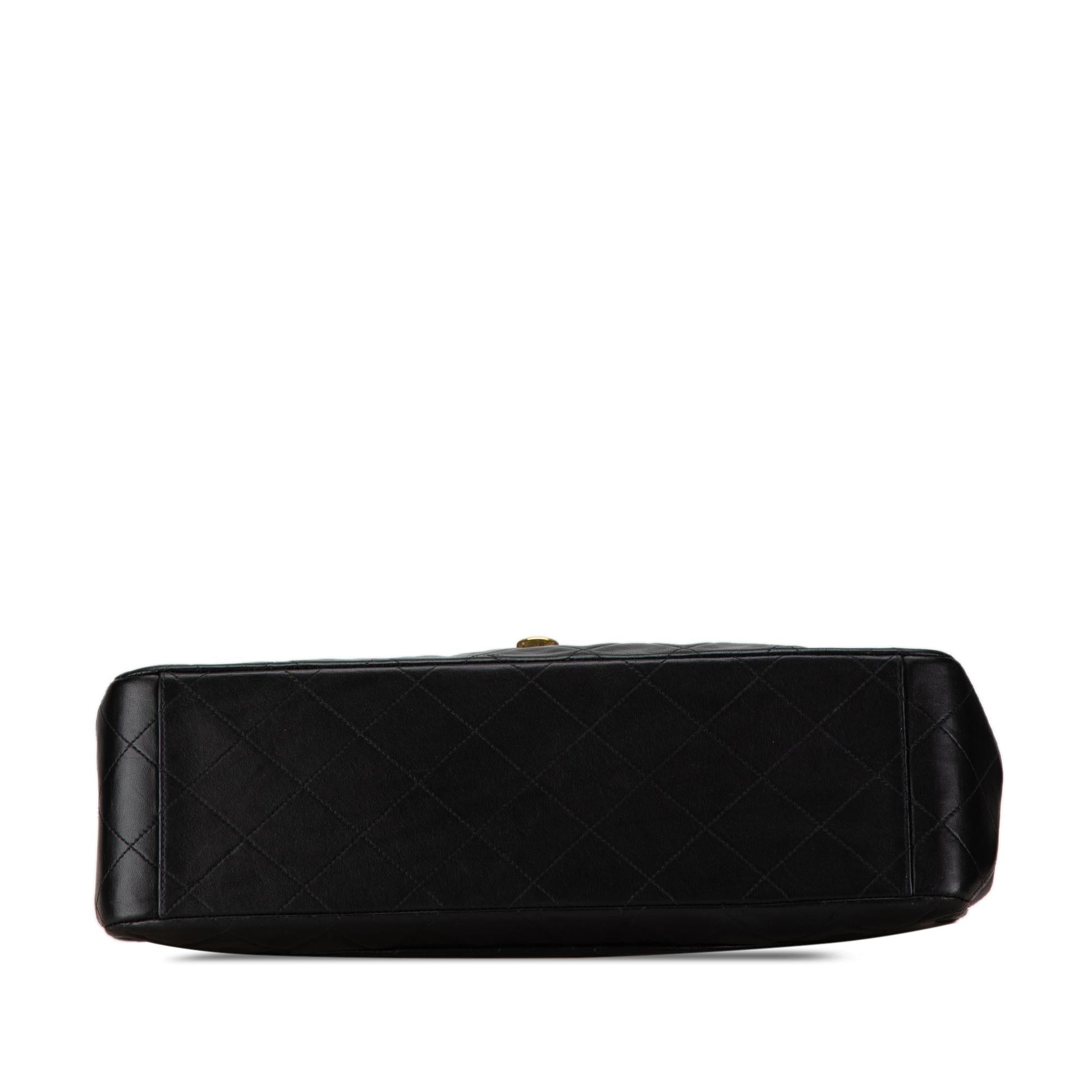 Chanel Maxi Classic Lambskin Single Flap (SHG-kQKahZ)