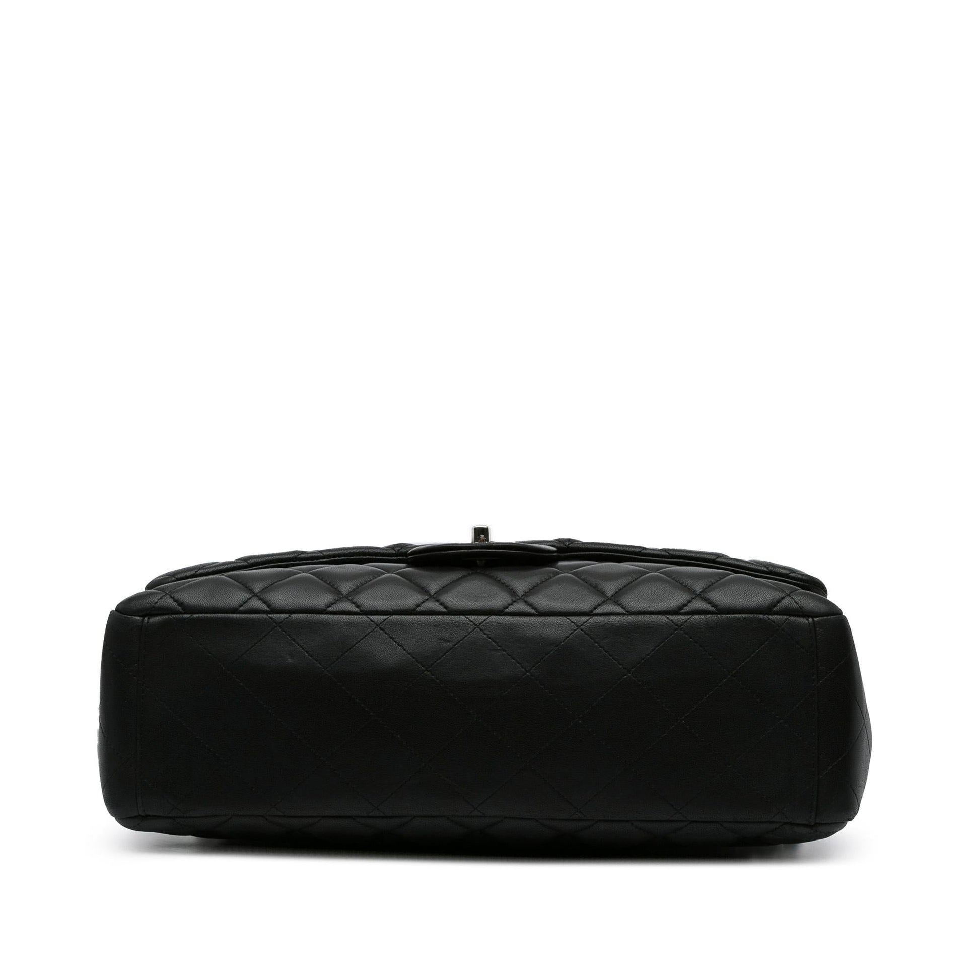 Chanel Maxi Classic Lambskin Single Flap (SHG-C8eJpN)