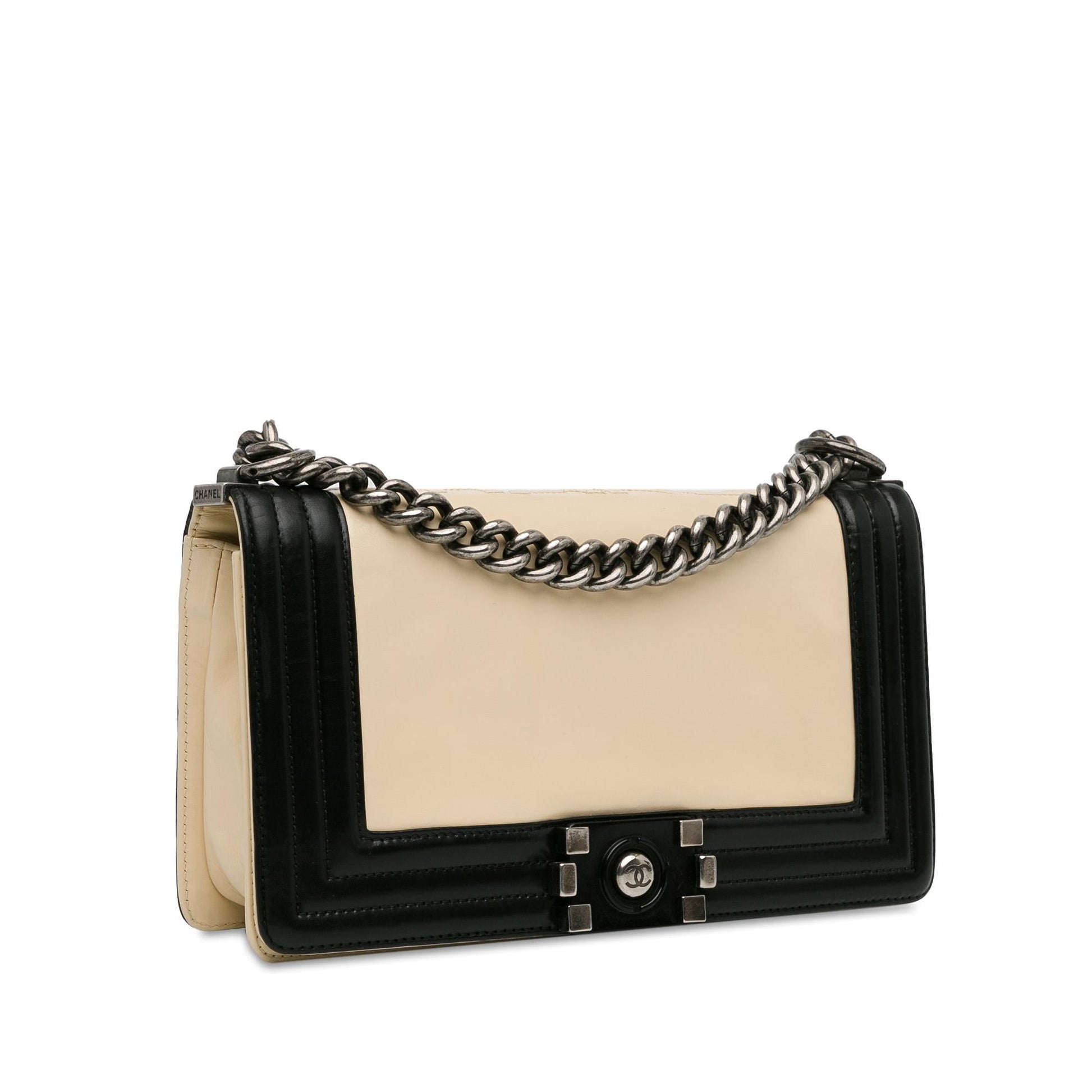 Chanel Bicolor Calfskin Boy Flap SHG-EWjcMu Handbag