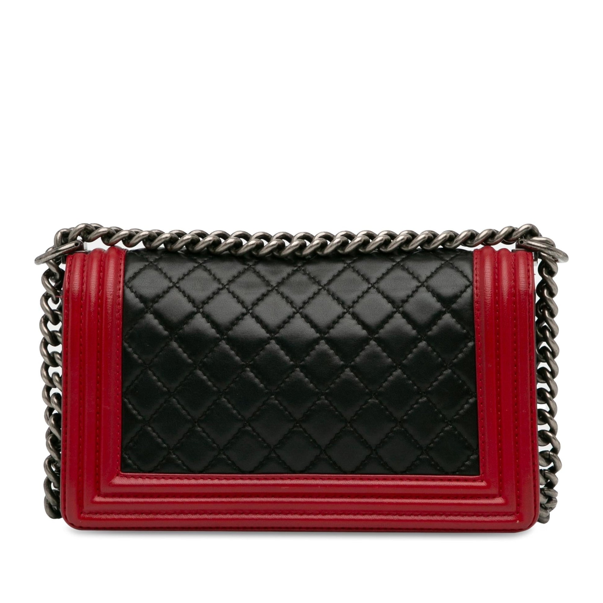 Chanel Medium Bicolor Lambskin Boy Flap (SHG-Qk8sN1)