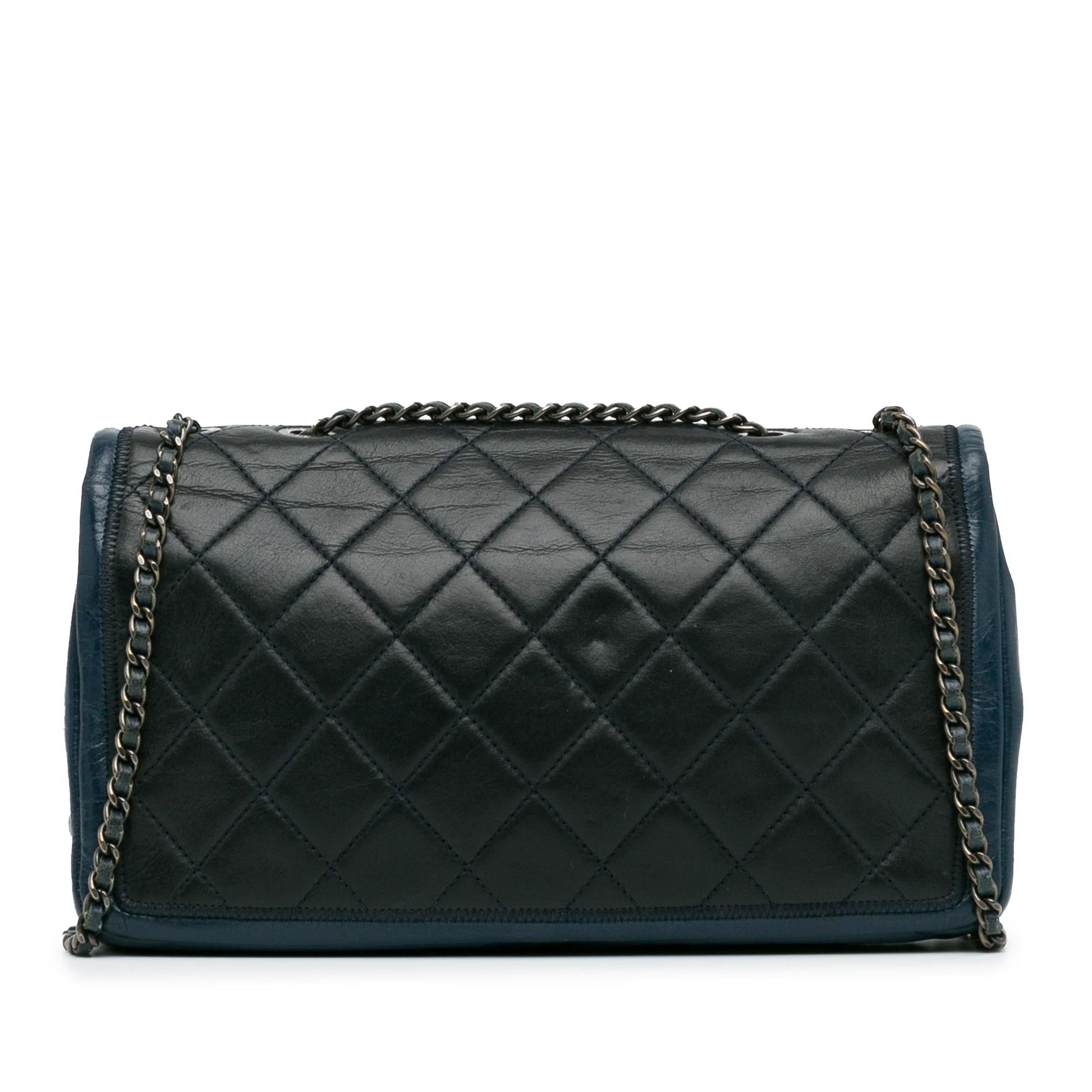 Chanel Medium Bicolor Lambskin Graphic Flap (SHG-EwBfXt)