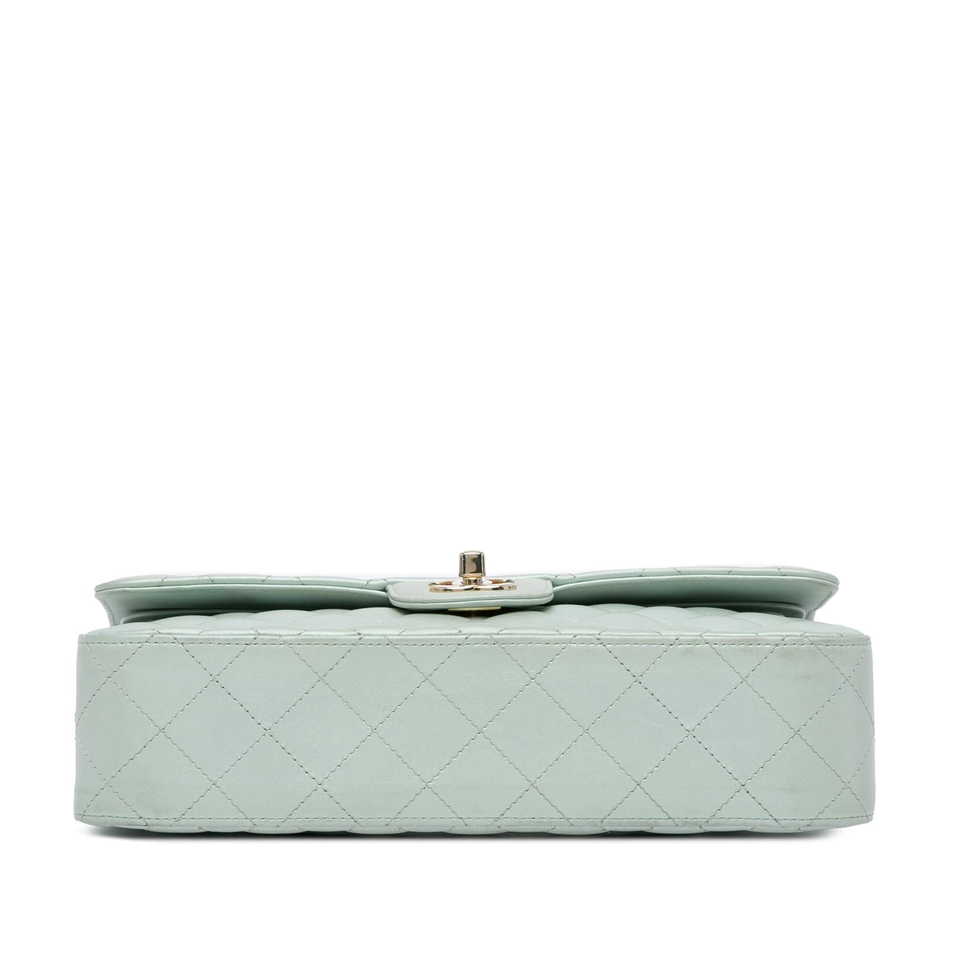 Chanel Medium Classic Iridescent Lambskin Double Flap (SHG-Ob6y5v)