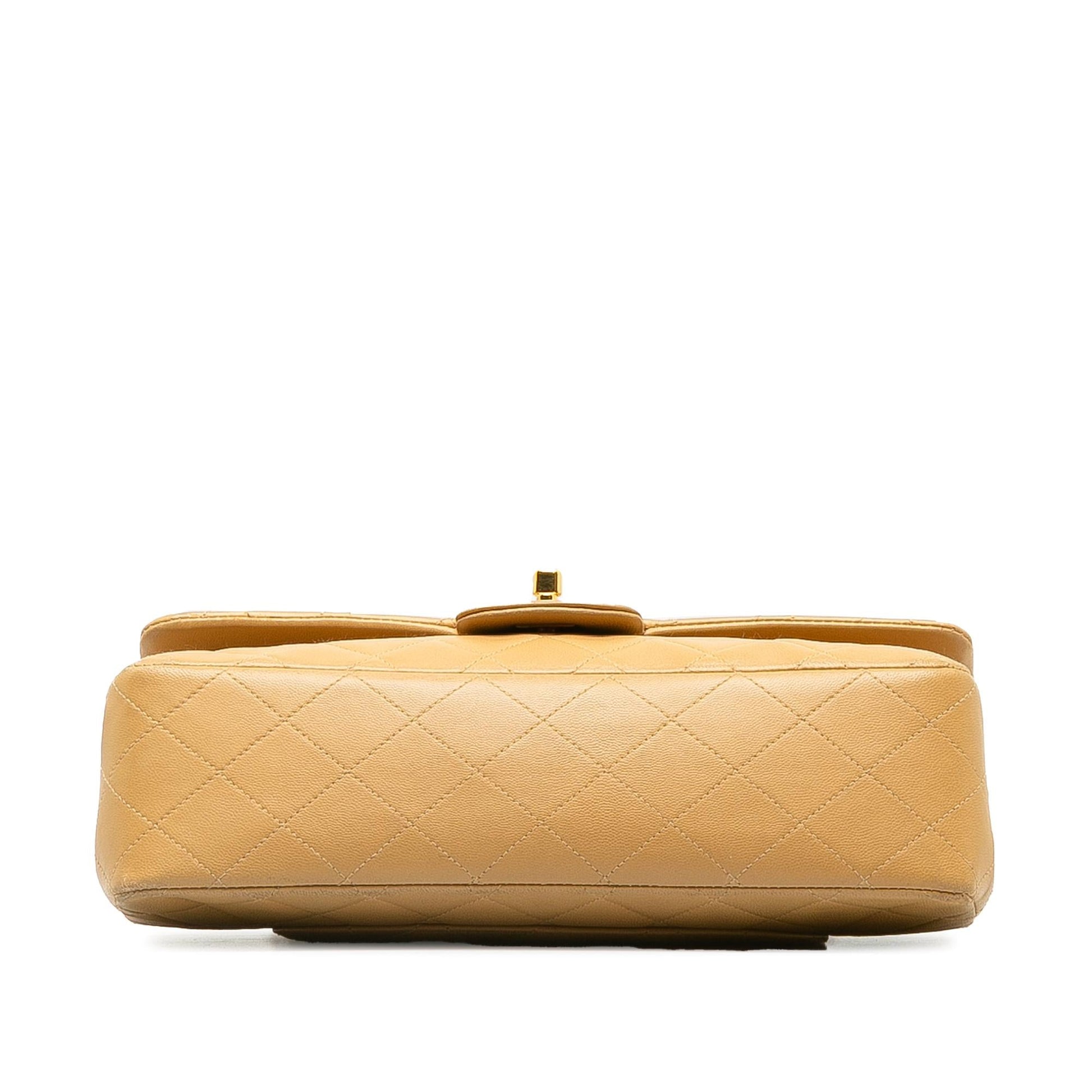 Chanel Medium Classic Lambskin Double Flap (SHG-FTtjY2)