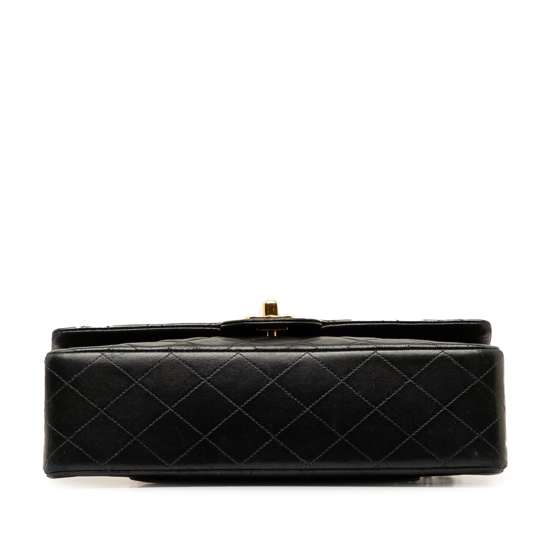 Chanel Medium Classic Lambskin Double Flap (SHG-9pZcmQ)