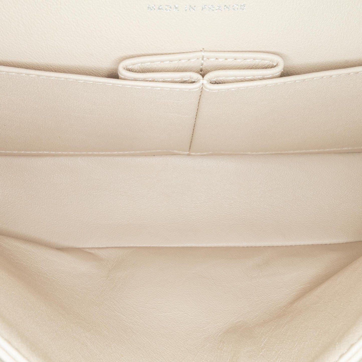 Chanel Medium Classic Lambskin Double Flap (SHG-ouJySv)