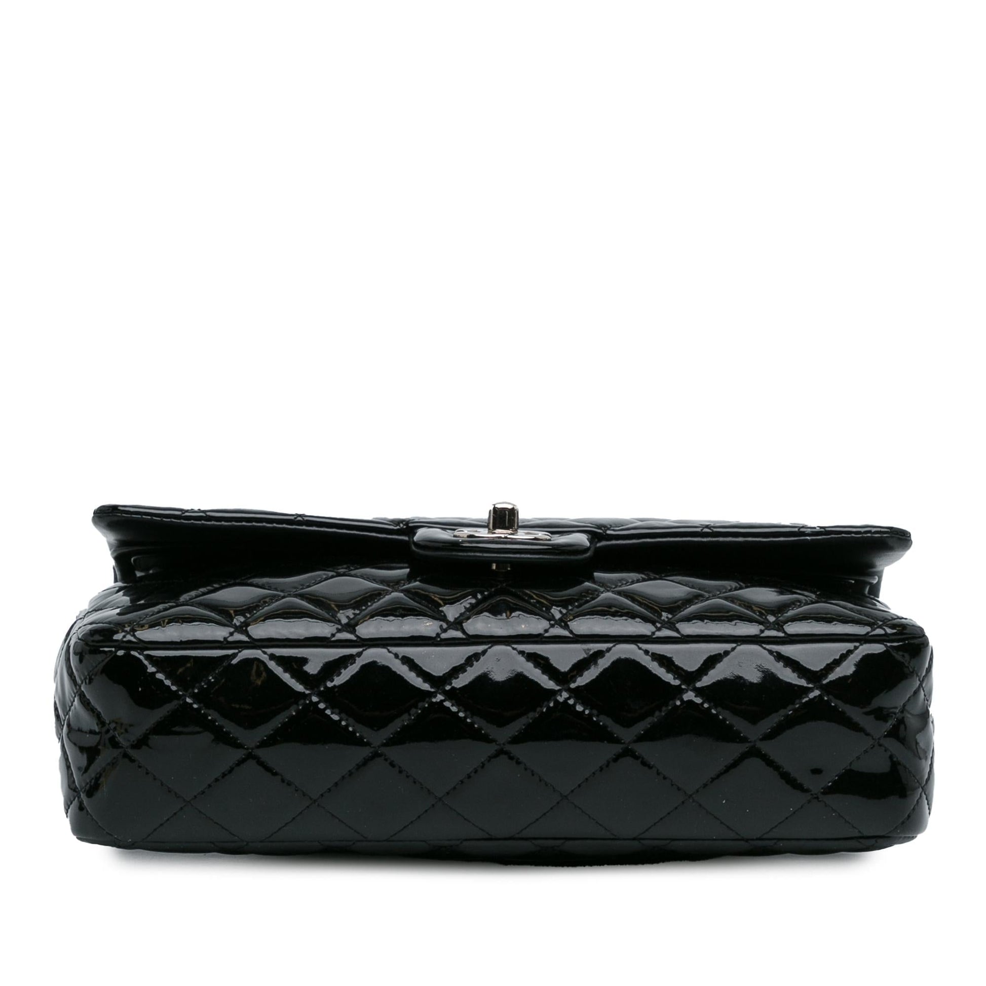 Chanel Medium Classic Patent Double Flap (SHG-RxvttZ)