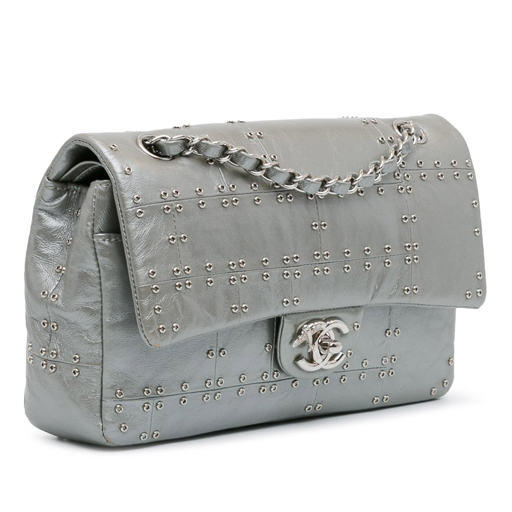 Chanel Medium Glazed Calfskin Grommet Embellished Airline Double Flap (SHG-fbozO4)