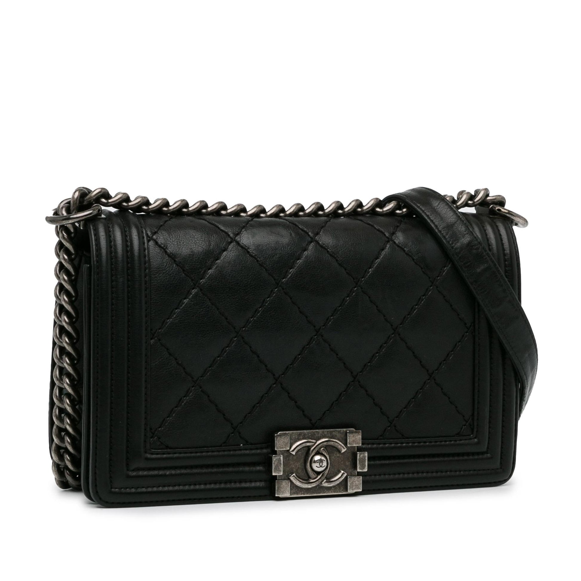 Chanel Medium Lambskin Stitch It Boy Flap (Shg-Qrnhc7) Bag