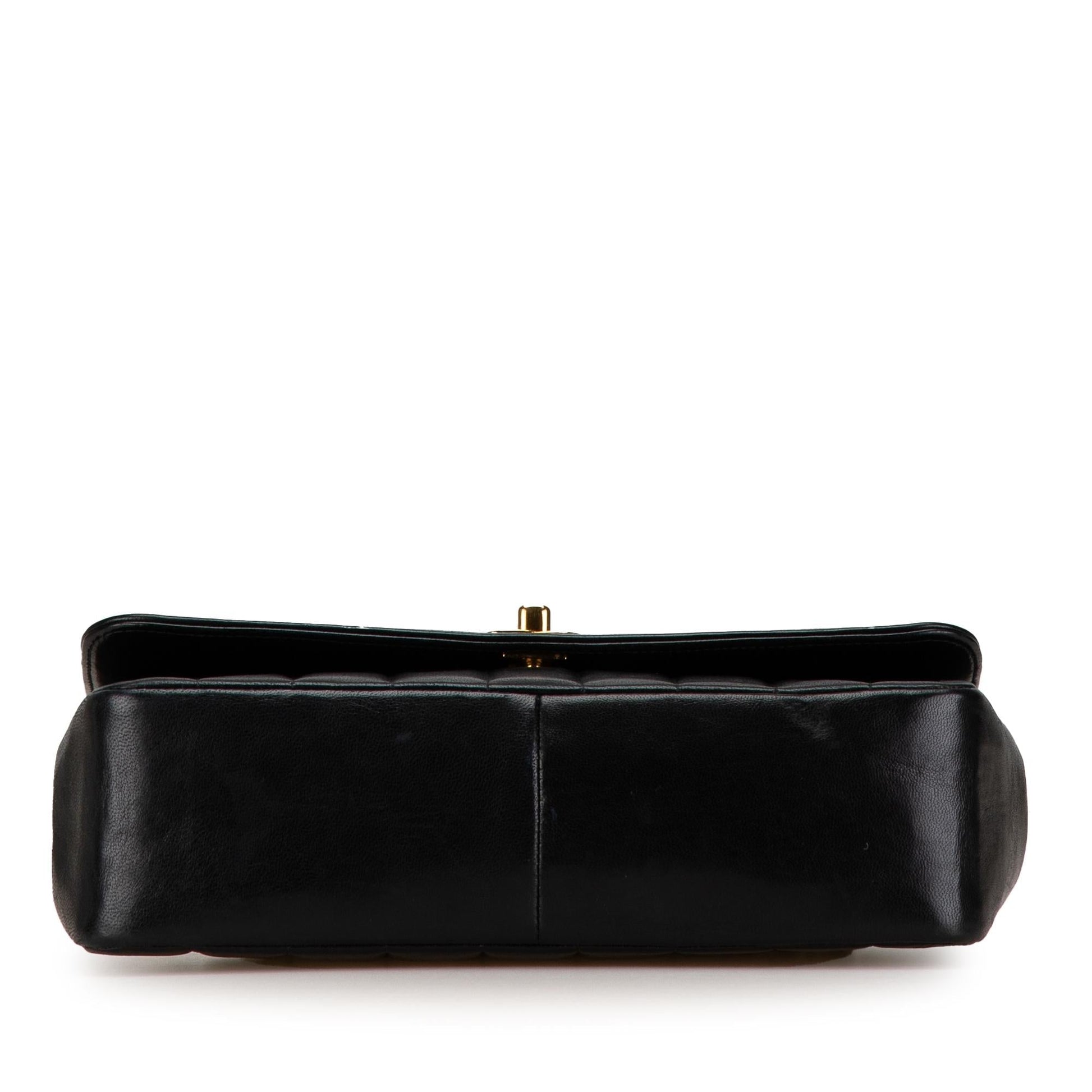 Chanel Medium Lambskin Vertical Border Flap (SHG-t5P50W)