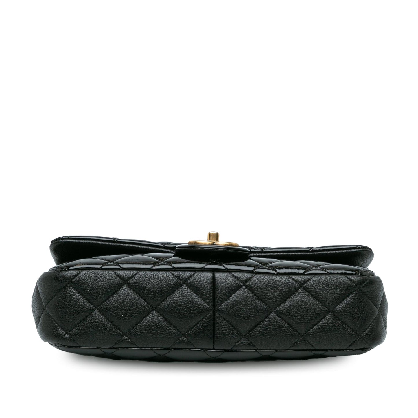 Chanel Patent Goatskin CC Eyelet Flap SHG-Xldzli Handbag