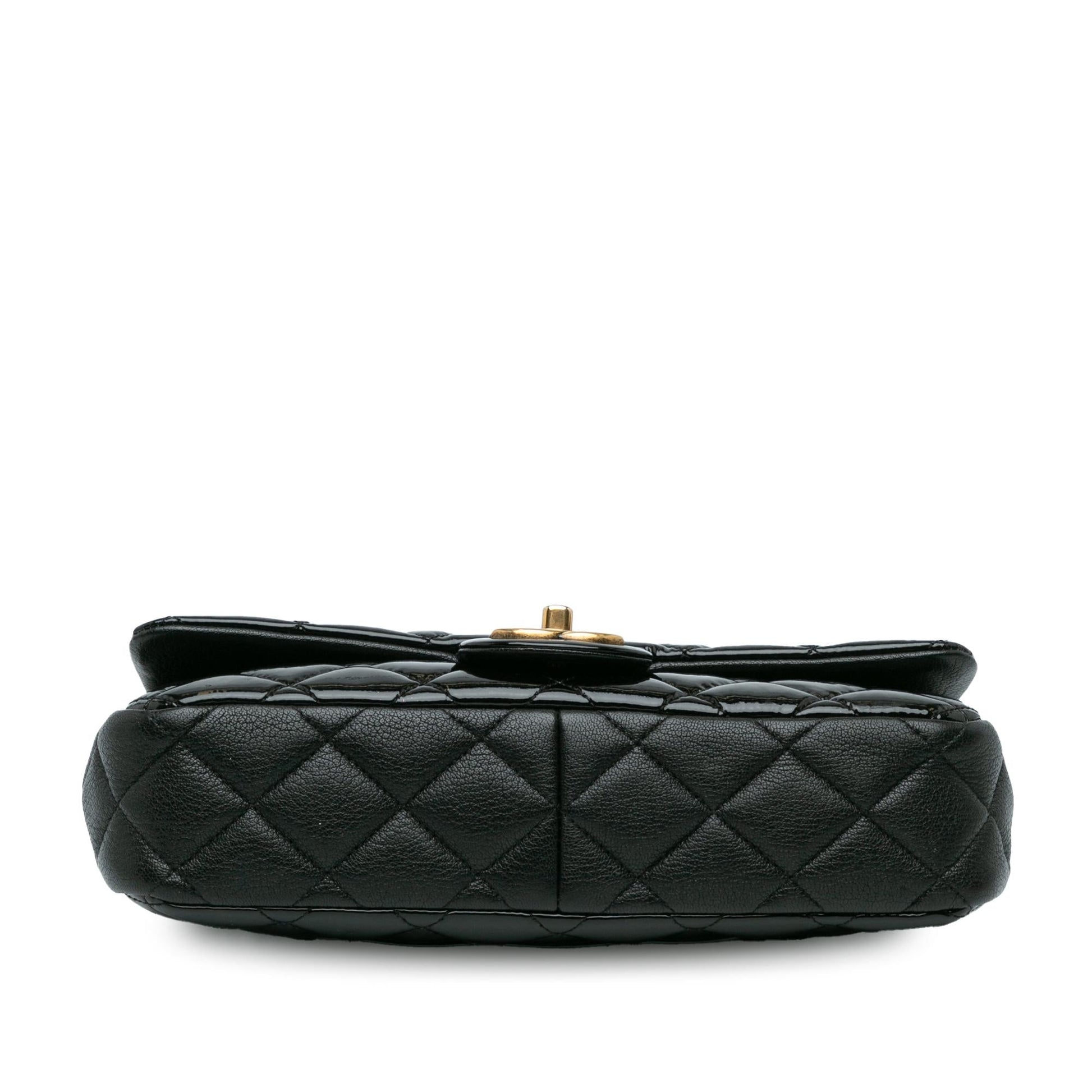 Chanel Patent Goatskin CC Eyelet Flap SHG-Xldzli Handbag