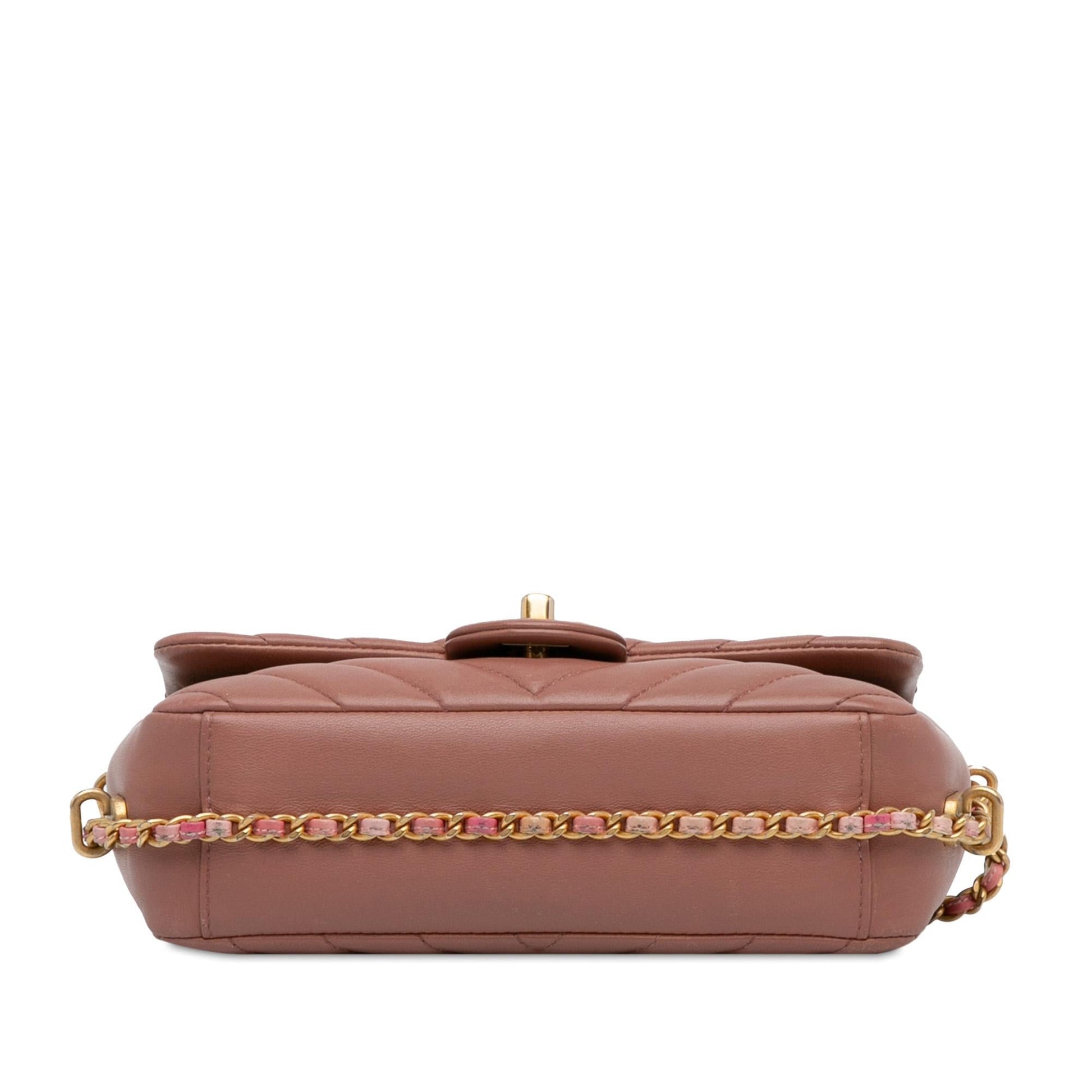 Chanel Mini Rectangular Chevron Lambskin Chain Around Flap (SHG-MXUjLx)