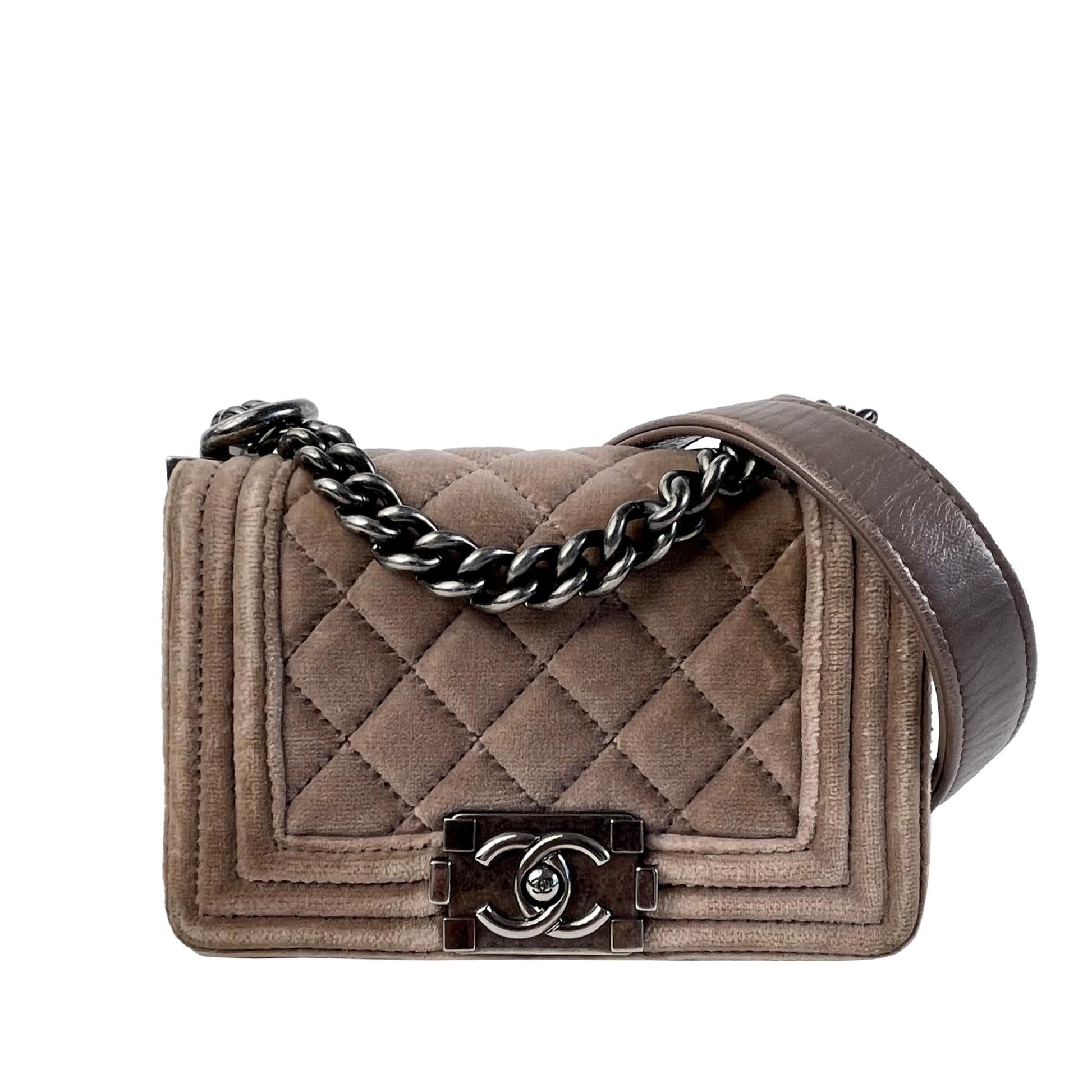 Chanel Velvet Boy Flap SHG-42MkBL Shoulder Bag