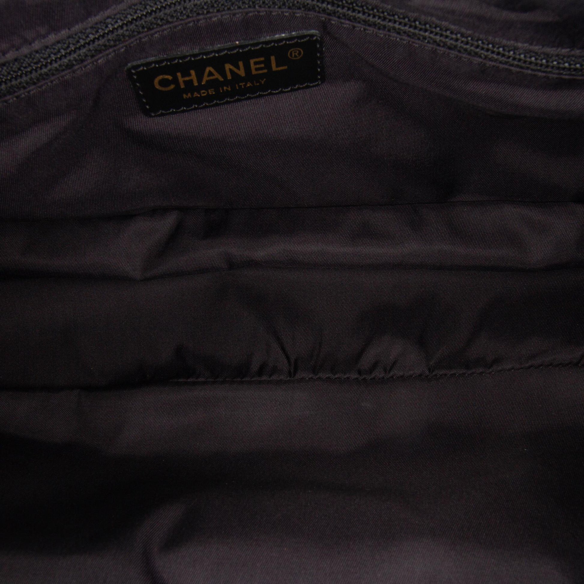 Chanel New Travel Line Handbag (SHG-5LTm5z)