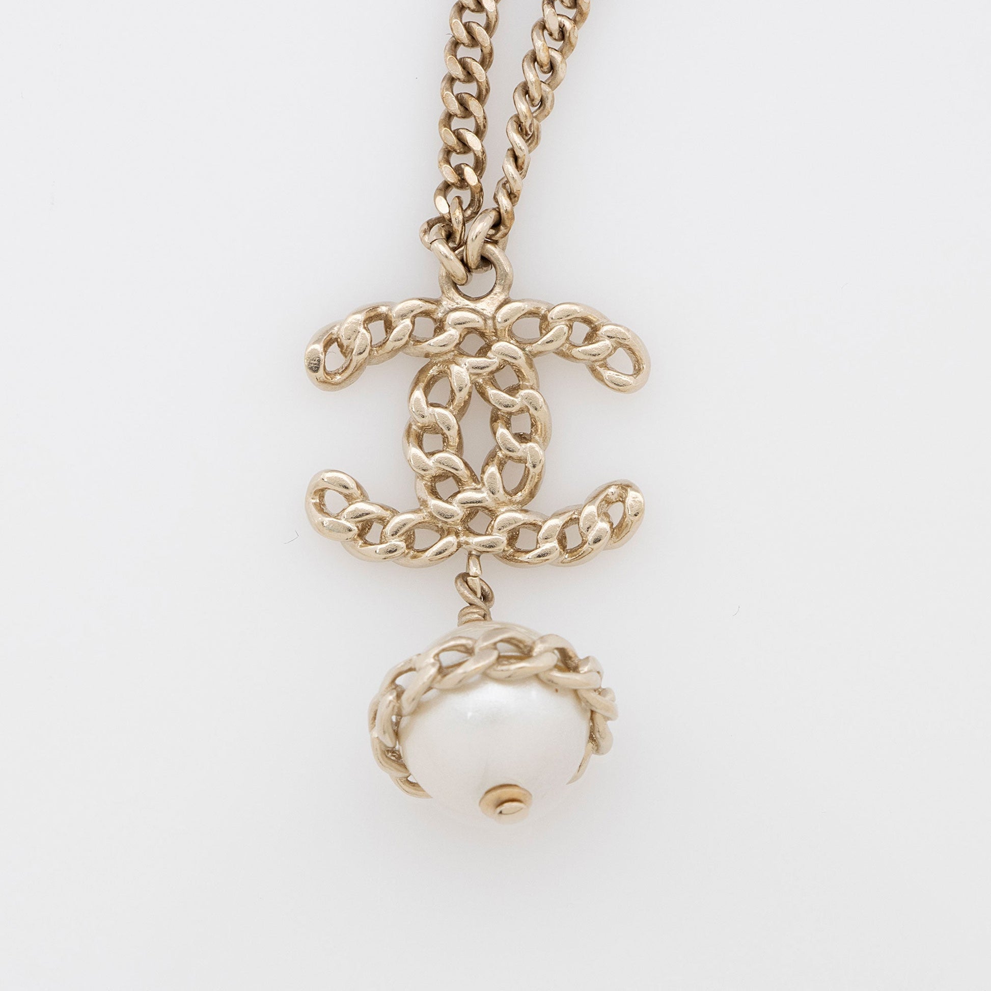 Chanel Pearl CC Drop Necklace (SHF-7mYRgA)