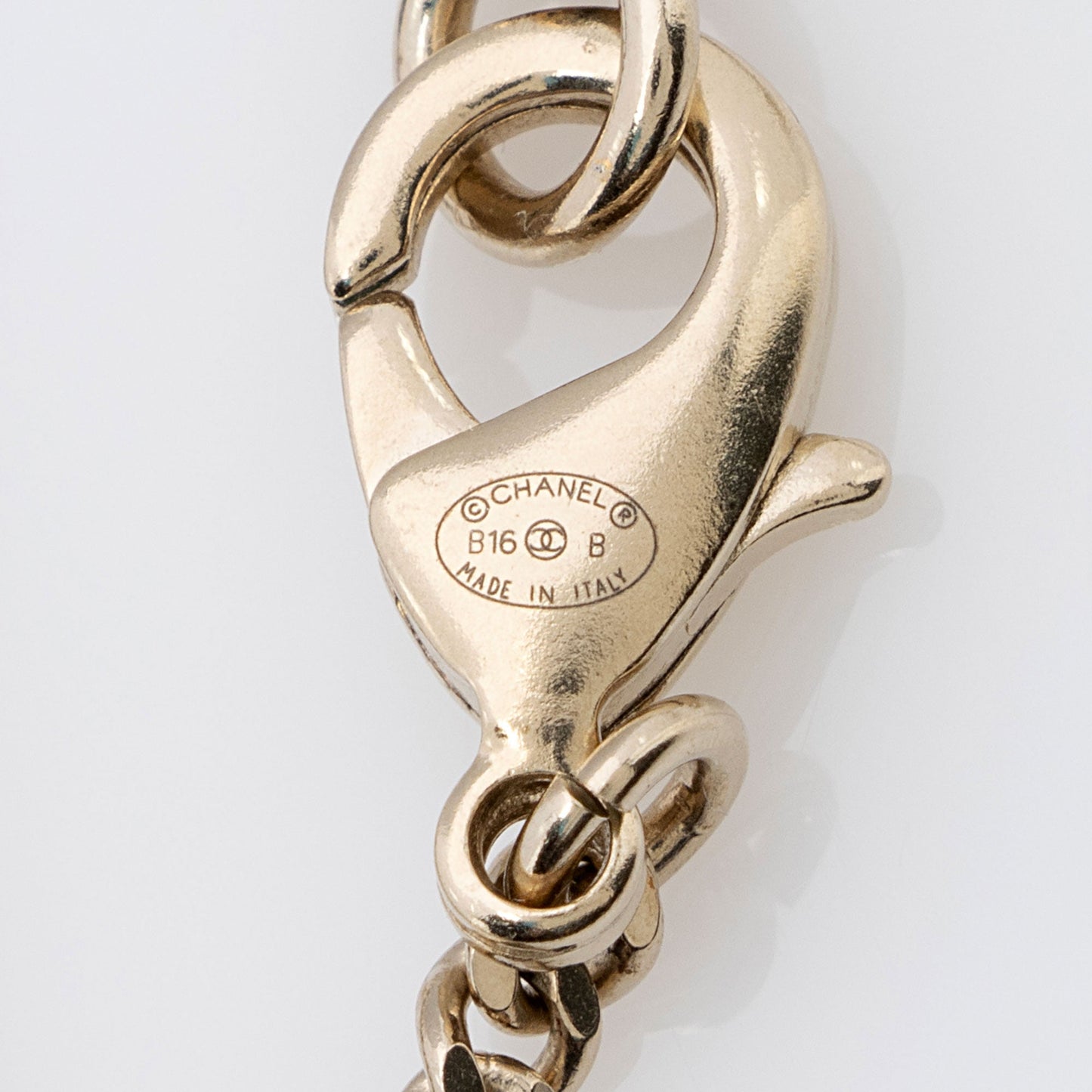 Chanel Pearl CC Drop Necklace (SHF-7mYRgA)