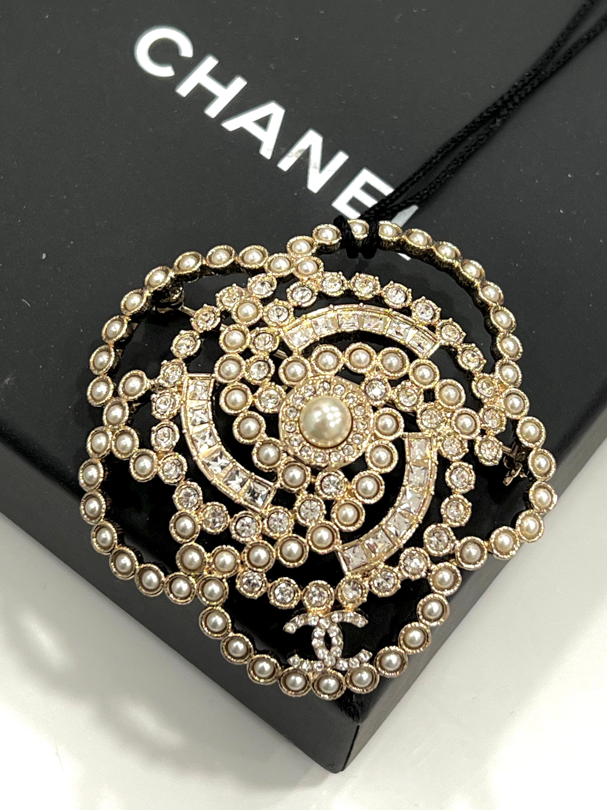 Chanel CAMELLIA PEARL CRYSTAL LACE BROOCH Handbag