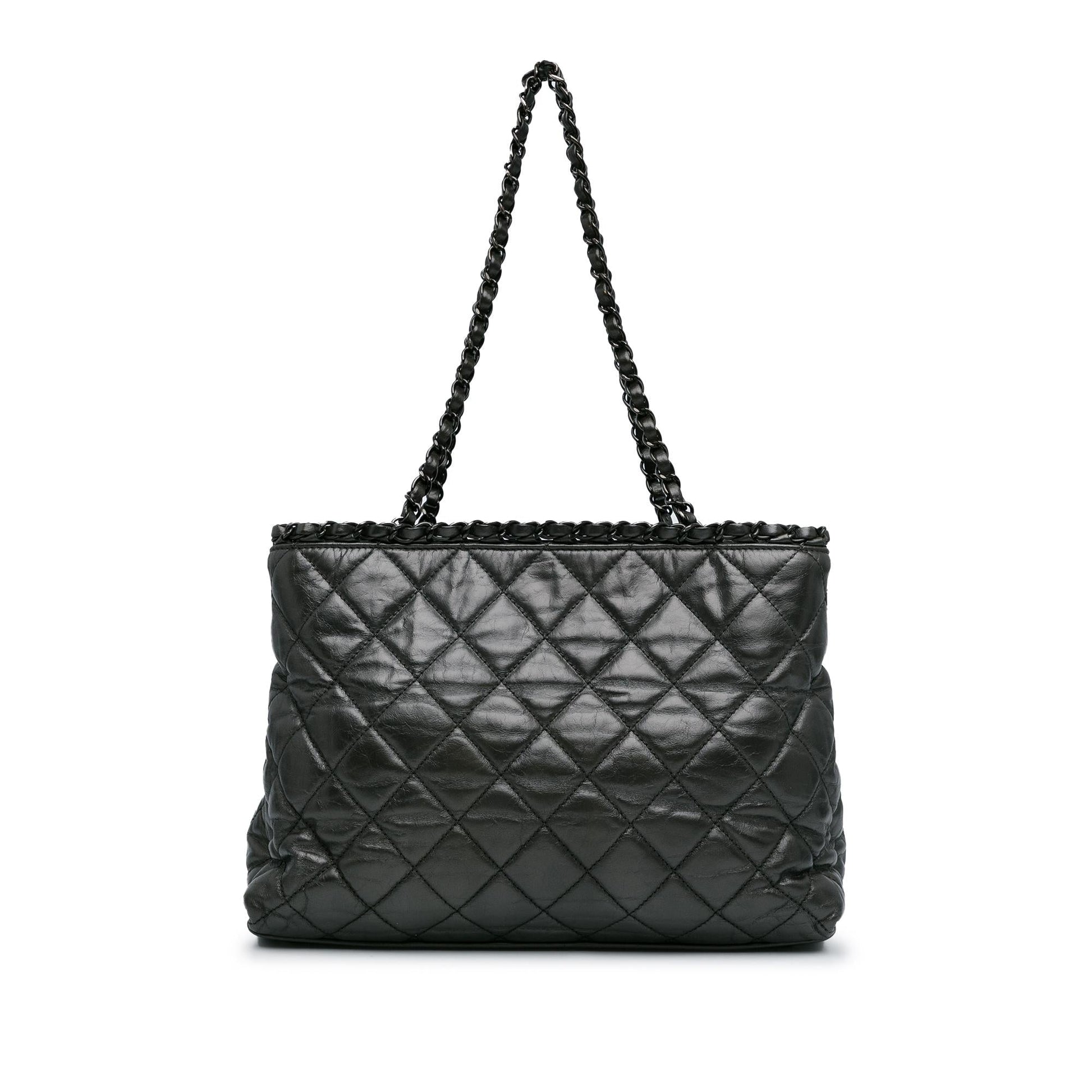 Chanel Quilted Aged Calfskin Chain Me Tote (SHG-63pbEt)