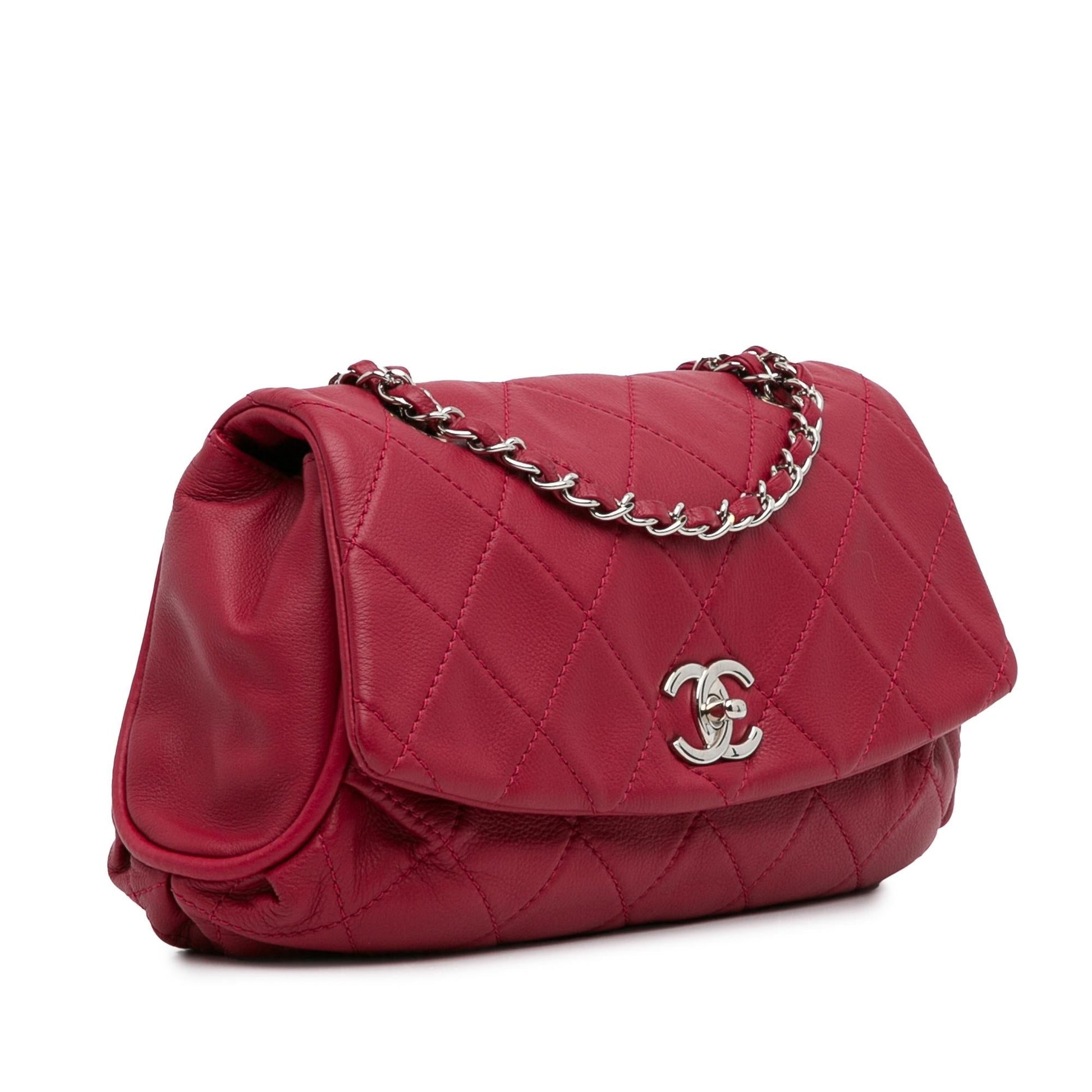 Chanel Quilted Calfskin Curvy Flap (shg LSN9G7) Handbag