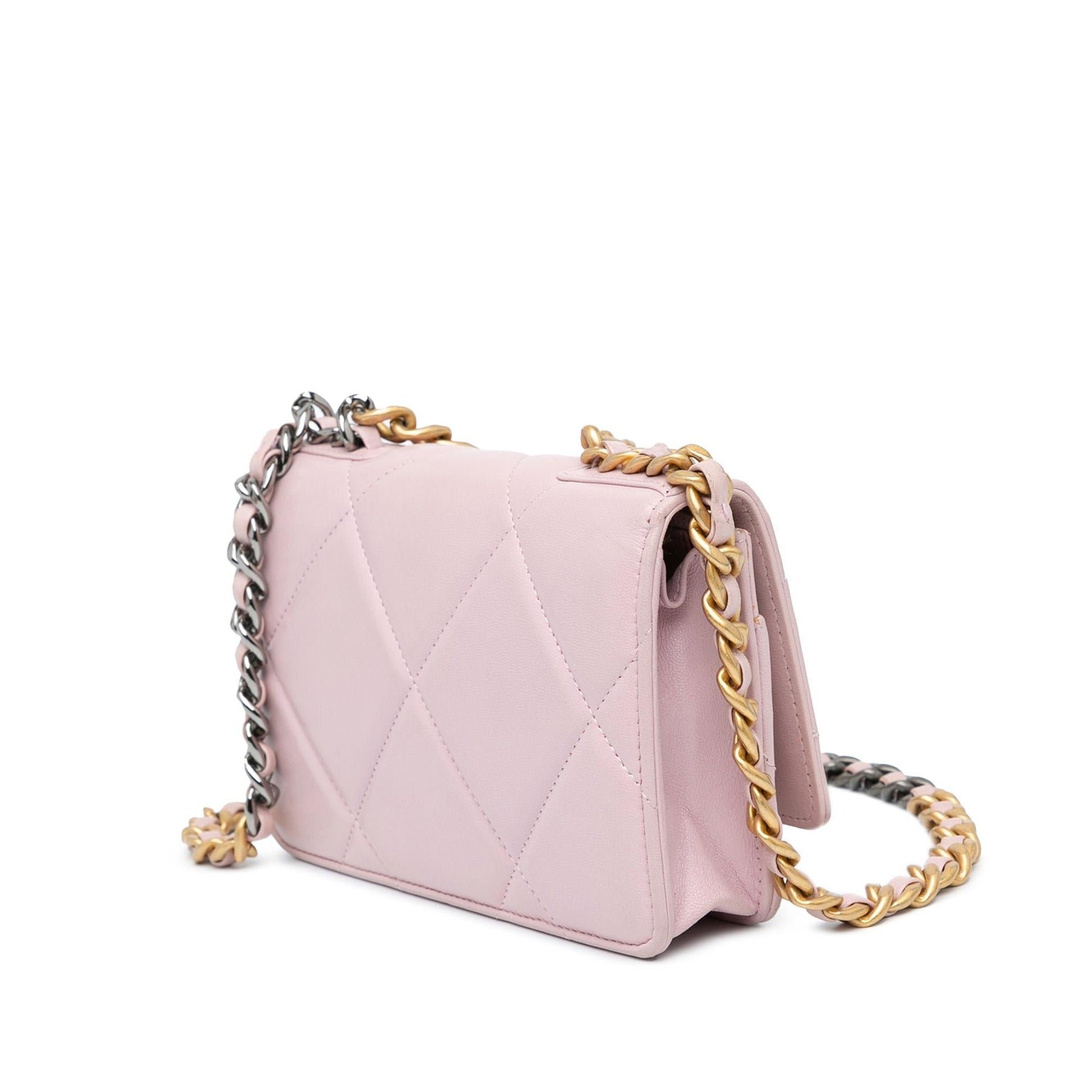 Chanel Quilted Lambskin 19 on SHG-td22ep Wallet Case