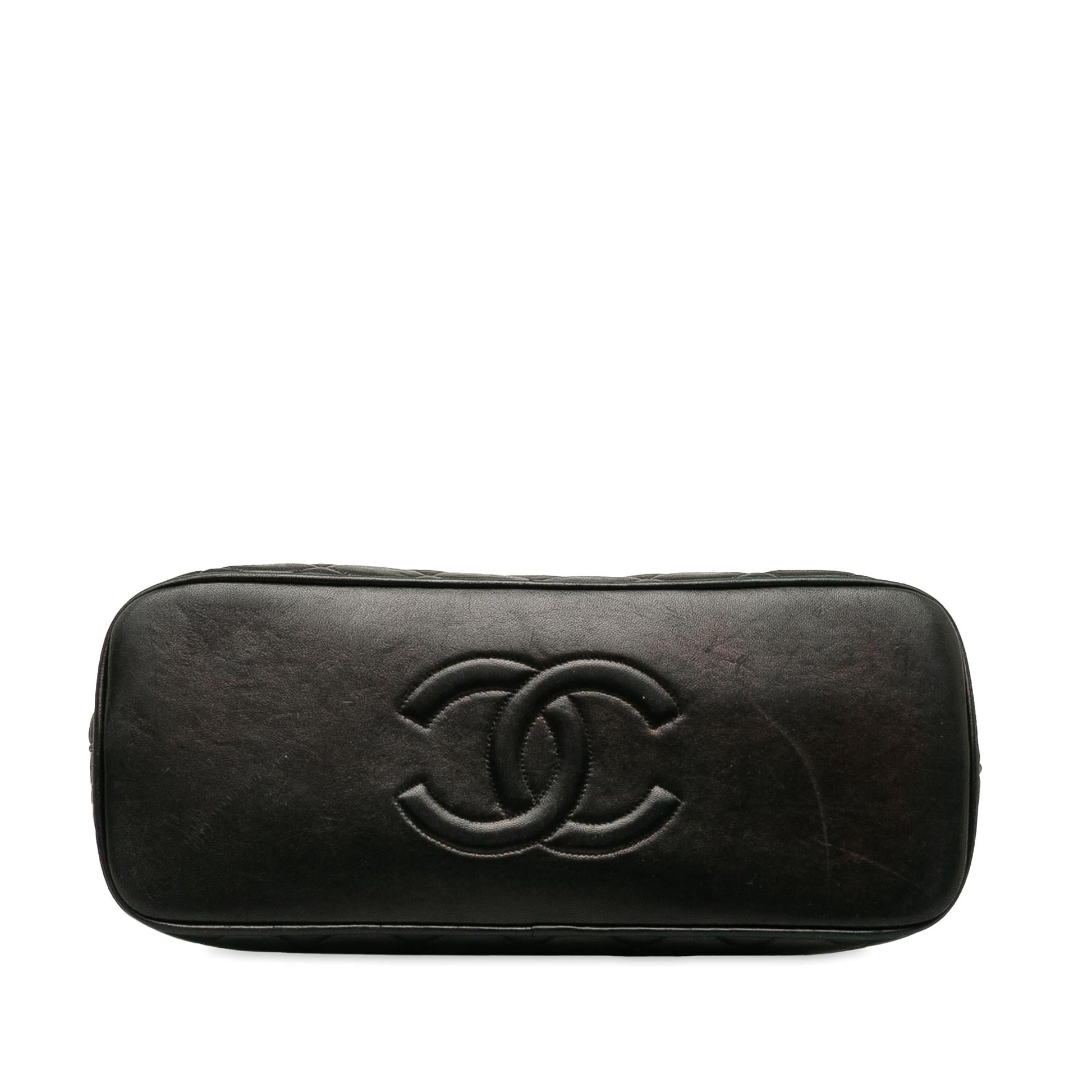 Chanel Quilted Lambskin Dome Shoulder Bag (SHG-BDgoe5)