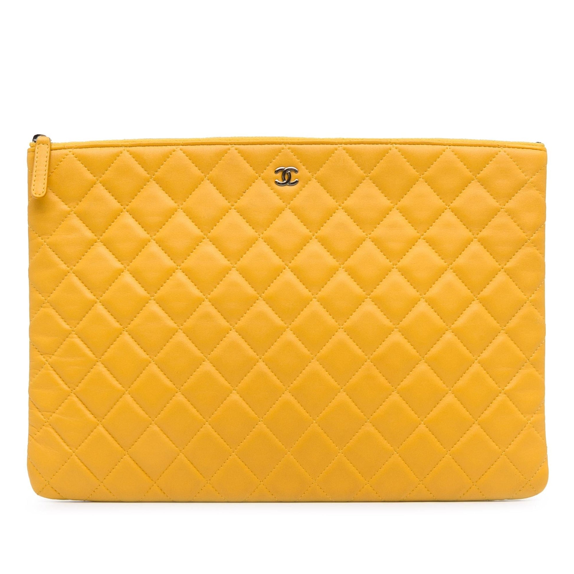 Chanel Quilted Lambskin O Case Clutch (SHG-d1f50a)